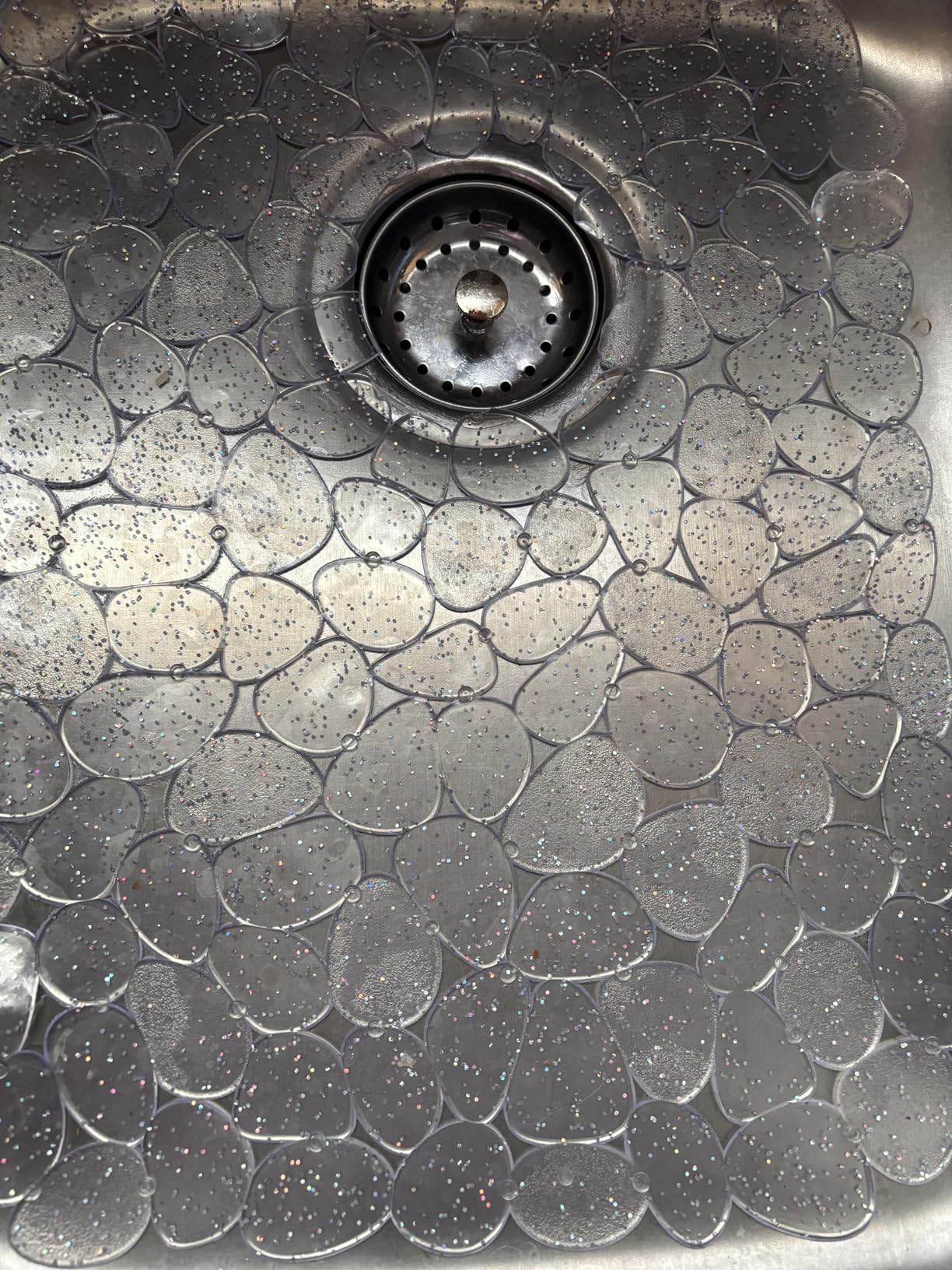 Bligli Pebble Sink Mat for Stainless Steel/Ceramic Sinks, 2 Pack PVC Sink Protectors Mats for Bottom of Kitchen Sink, Dish Drying Mat for Dishes and Glassware, 15.7 x 11.8 inch, Grey Customer Review Bligli Pebble Sink Mat for Stainless Steel/Ceramic Sinks, 2 Pack PVC Sink Protectors Mats for Bottom of Kitchen Sink, Dish Drying Mat for Dishes and Glassware, 15.7 x 11.8 inch, Grey - Customer Photo 2