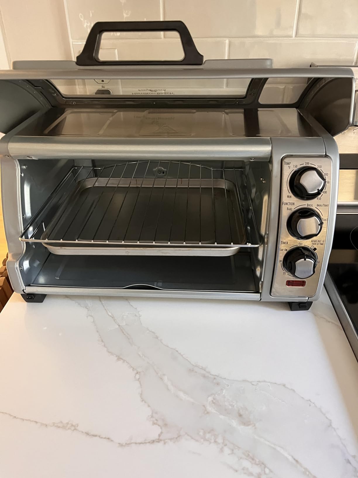 Hamilton Beach 6 Slice Countertop Toaster Oven With Easy Reach Roll-Top Door, Bake, Broil & Toast Functions, Auto Shutoff, Silver (31127D) Customer Review Hamilton Beach 6 Slice Countertop Toaster Oven With Easy Reach Roll-Top Door, Bake, Broil & Toast Functions, Auto Shutoff, Silver (31127D) - Customer Photo 3