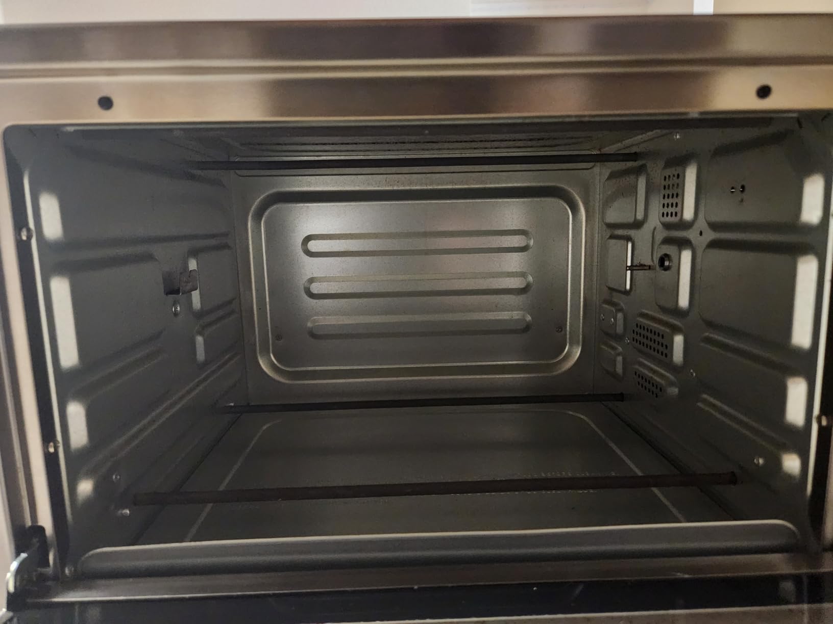 TOSHIBA AC25CEW-SS Large 6-Slice Convection Toaster Oven Countertop, 10-In-One with Toast, Pizza and Rotisserie, 1500W, Stainless Steel, Includes 6 Accessories Customer Review TOSHIBA AC25CEW-SS Large 6-Slice Convection Toaster Oven Countertop, 10-In-One with Toast, Pizza and Rotisserie, 1500W, Stainless Steel, Includes 6 Accessories - Customer Photo 1
