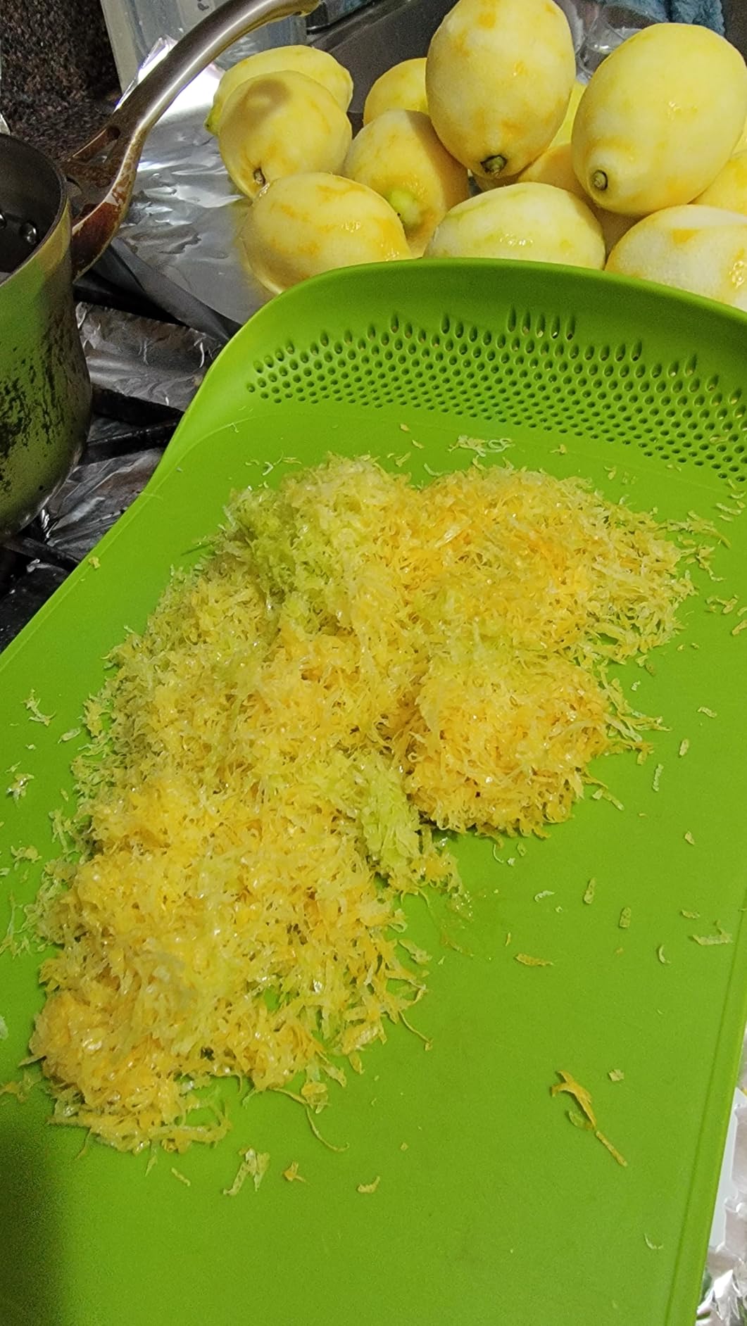 Deiss PRO Lemon Zester & Heavy Duty Cheese Grater - Parmesan Cheese Lemon, Garlic, Nutmeg, Chocolate, Fruits, Vegetables, Ginger Grater - Cheese Shredder & Stainless Steel Grater Customer Review Deiss PRO Lemon Zester & Heavy Duty Cheese Grater - Parmesan Cheese Lemon, Garlic, Nutmeg, Chocolate, Fruits, Vegetables, Ginger Grater - Cheese Shredder & Stainless Steel Grater - Customer Photo 2
