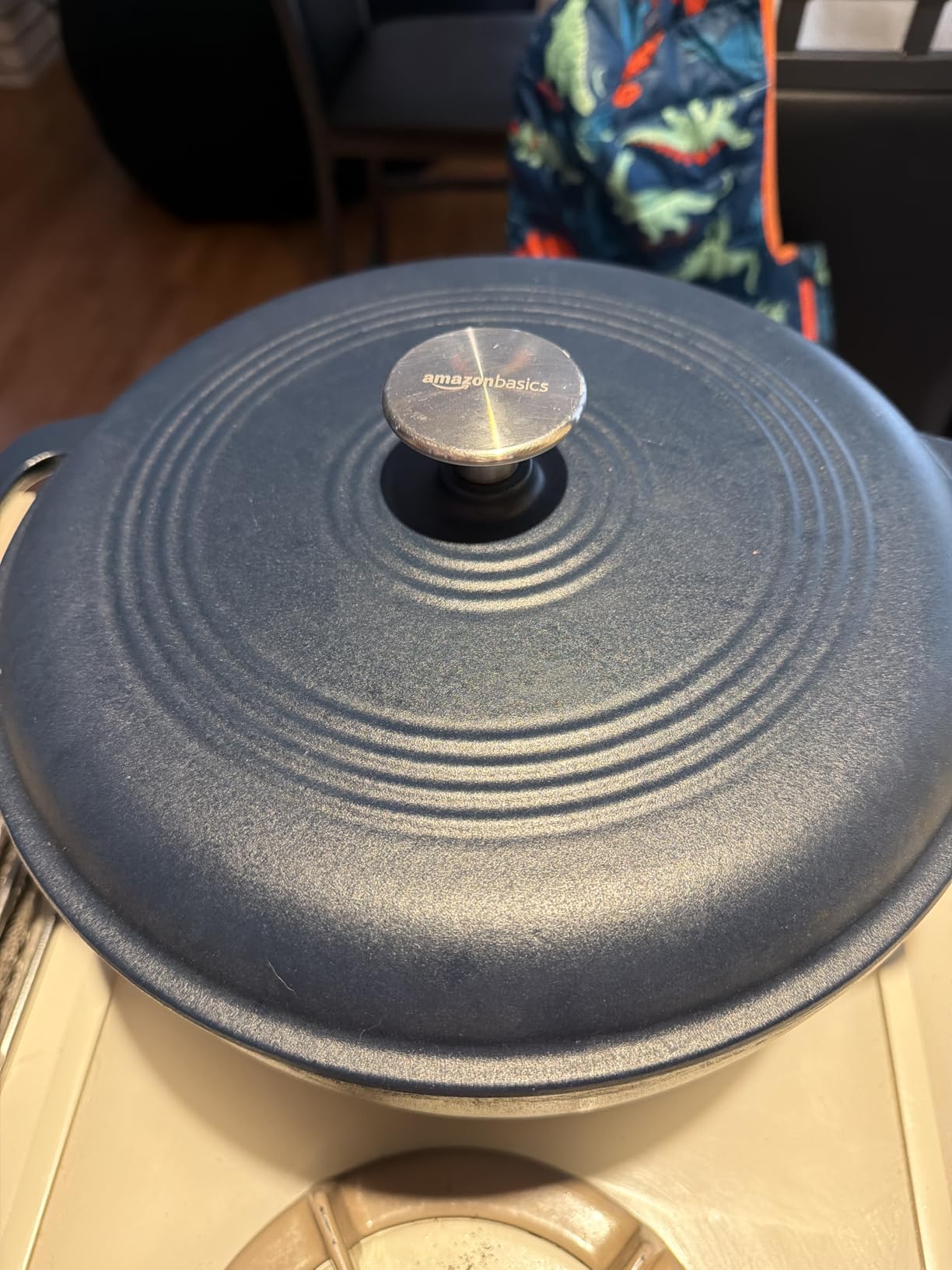 Amazon Basics Cast Iron Dutch Oven Pot with Lid, Enameled, Round, Dual Handles, Heavy-Duty, 4.3-Quart - Customer Photo 2
