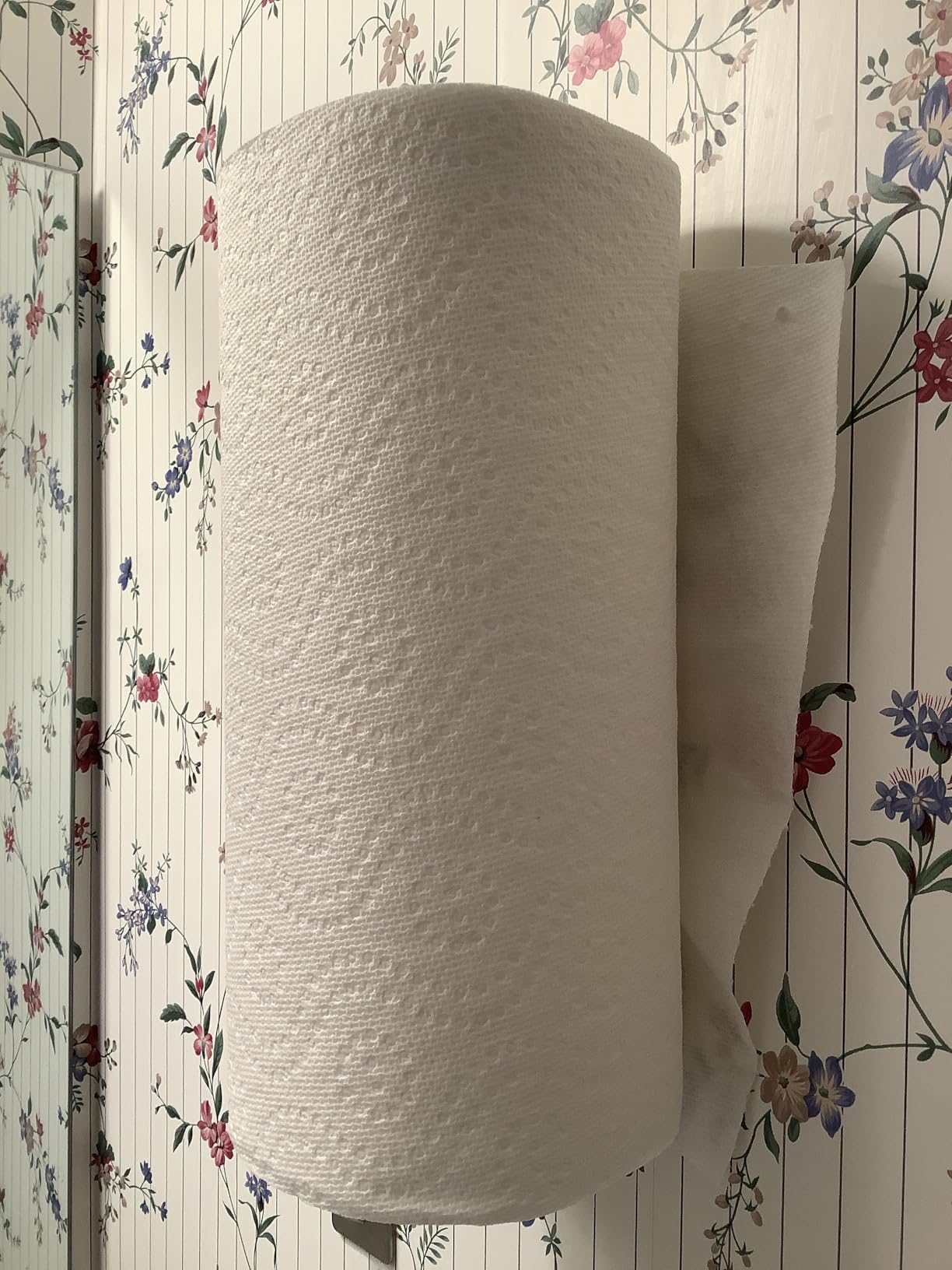 Amazon Brand - Presto! Ultra-Strong Premium Paper Towels, 158 Sheet Huge Roll - Flex-a-Size, 12 Rolls (2 Packs of 6), Equivalent to 38 Regular Rolls, White Customer Review Amazon Brand - Presto! Ultra-Strong Premium Paper Towels, 158 Sheet Huge Roll - Flex-a-Size, 12 Rolls (2 Packs of 6), Equivalent to 38 Regular Rolls, White - Customer Photo 4