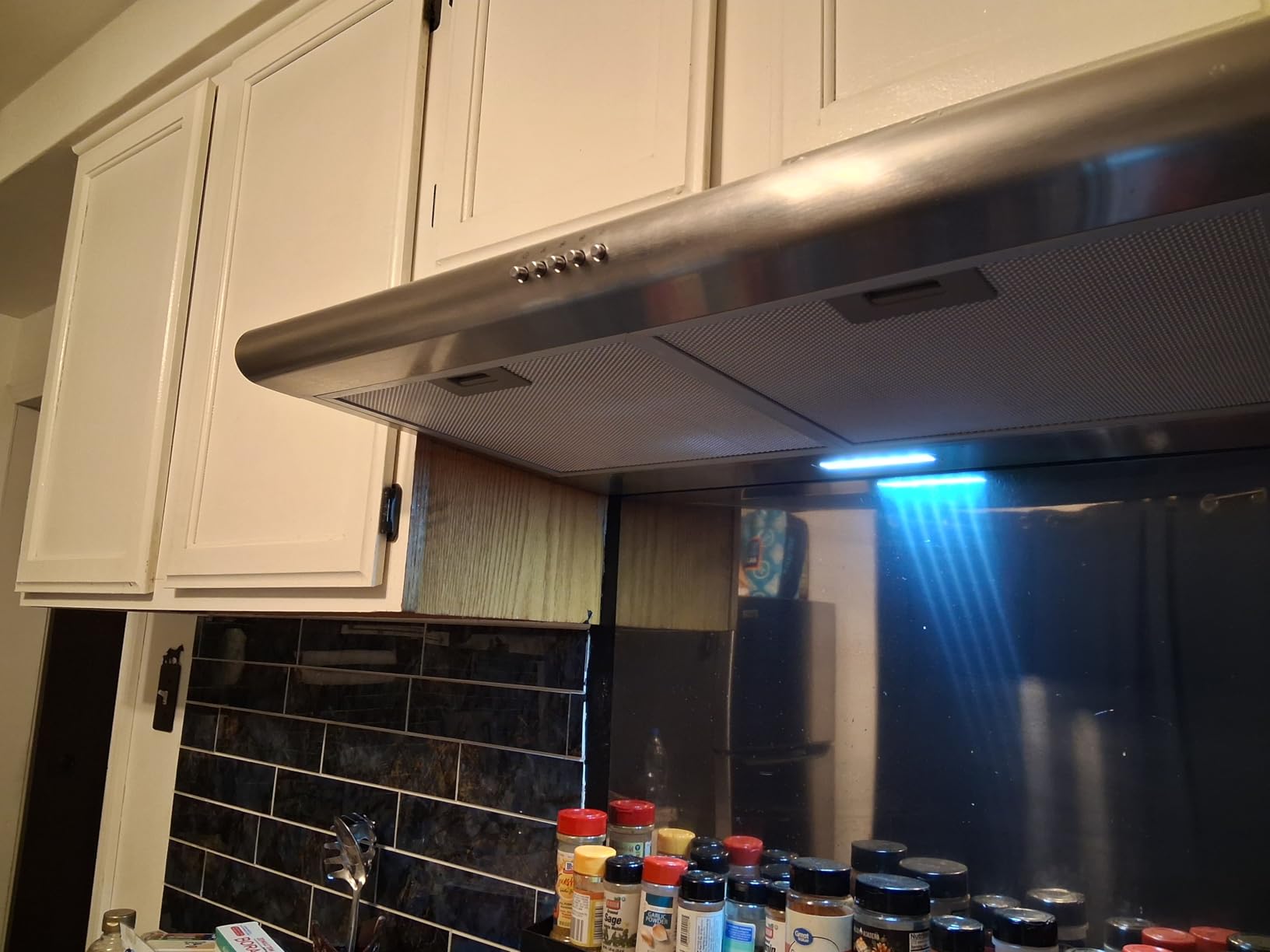 COSMO COS-5MU30 30 in. Delta Collection Ducted Under Cabinet Range Hood, Button Controls, Reusable Filters, LED Lights, Stainless Steel Customer Review COSMO COS-5MU30 30 in. Delta Collection Ducted Under Cabinet Range Hood, Button Controls, Reusable Filters, LED Lights, Stainless Steel - Customer Photo 3