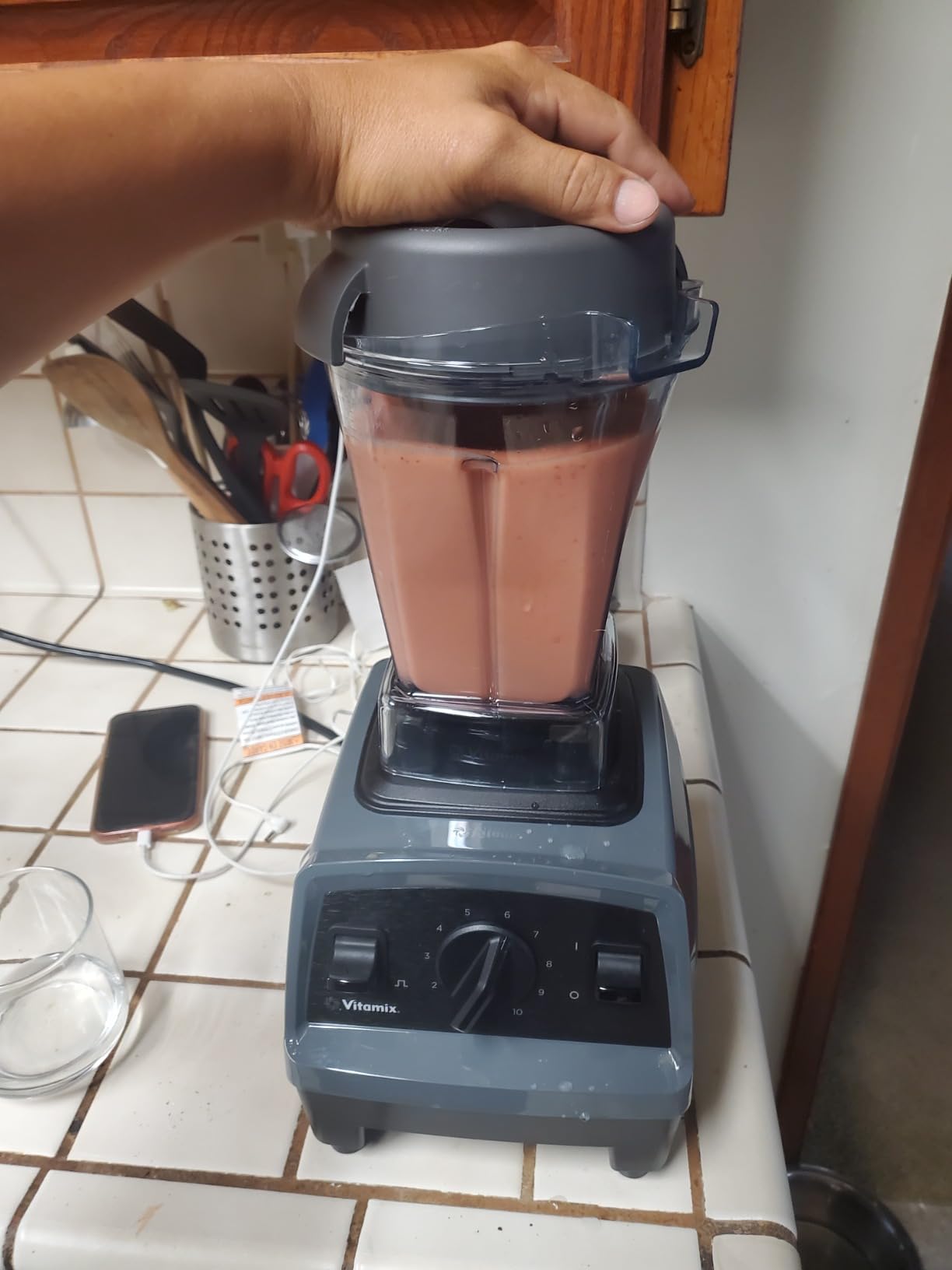 Vitamix Explorian E310 Blender, Professional-Grade Kitchen Blender for Smoothies, Soups, Juices and More, 10-Speed, Stainless Steel Blades, Self-Cleaning Kitchen Appliance, 48 Oz Container, Black Customer Review Vitamix Explorian E310 Blender, Professional-Grade Kitchen Blender for Smoothies, Soups, Juices and More, 10-Speed, Stainless Steel Blades, Self-Cleaning Kitchen Appliance, 48 Oz Container, Black - Customer Photo 1