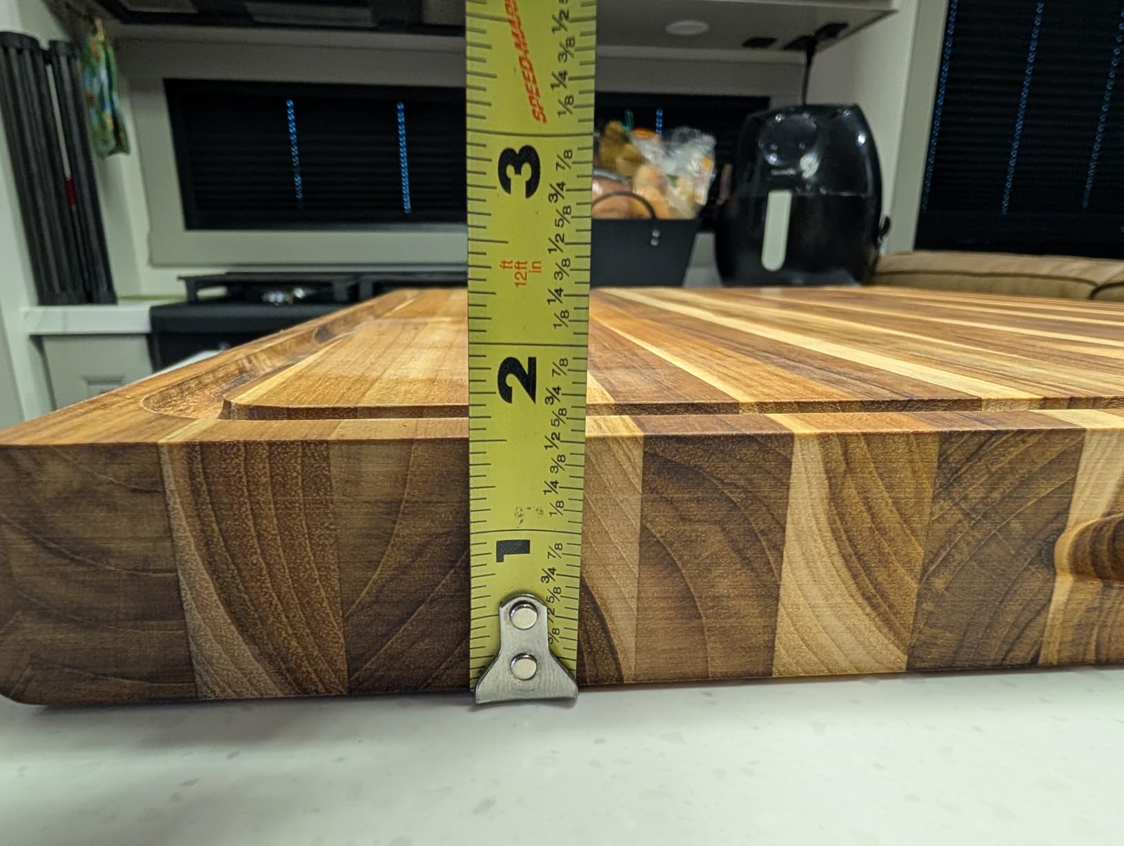 Sonder Los Angeles Winsome Acacia Wood Cutting Board | Acacia Edge Grain Cutting Board for Kitchen with Juice Groove & Sorting Compartment | Perfect for Charcuterie | Gift Box Included | 16x12x1.5 in customer photo 2