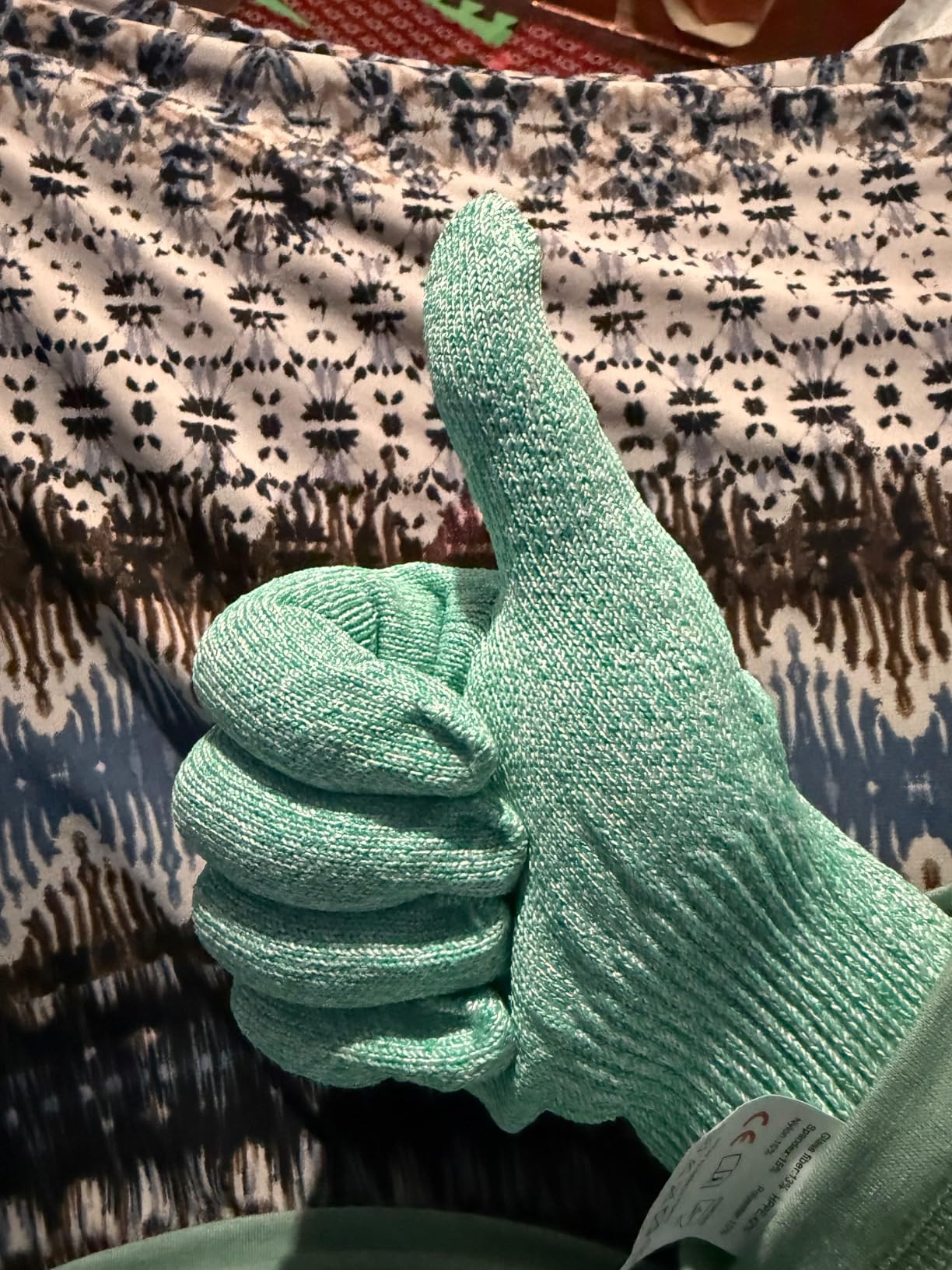 Evridwear Cut Resistant Gloves Food Grade Level 5 Kitchen Safety Protection (Medium, Pink) - Customer Photo 1
