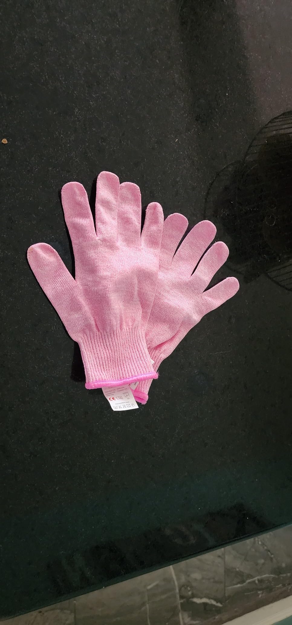 Evridwear Cut Resistant Gloves Food Grade Level 5 Kitchen Safety Protection (Medium, Pink) - Customer Photo 2
