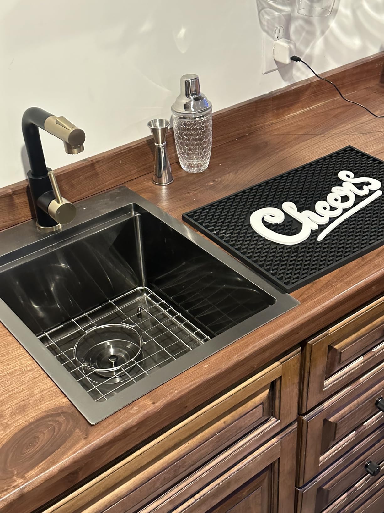 VCCUCINE Farmhouse Sink, 30 Inch Stainless Steel Farmhouse Kitchen Sink, Undermount Drop in Single Bowl Basin Apron Sink, Brushed Nickel Farm Sink With Strainer Customer Review VCCUCINE Farmhouse Sink, 30 Inch Stainless Steel Farmhouse Kitchen Sink, Undermount Drop in Single Bowl Basin Apron Sink, Brushed Nickel Farm Sink With Strainer - Customer Photo 1