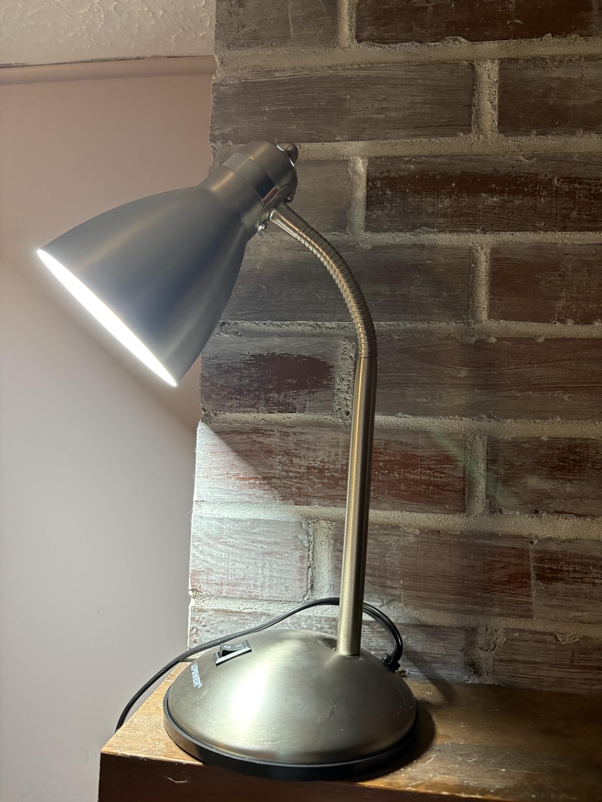 LEPOWER Metal Desk Lamp, Eye-Caring Table Lamp, Study Lamps with Flexible Goose Neck for Bedroom, Home Office (Matte Black) - Customer Photo 2