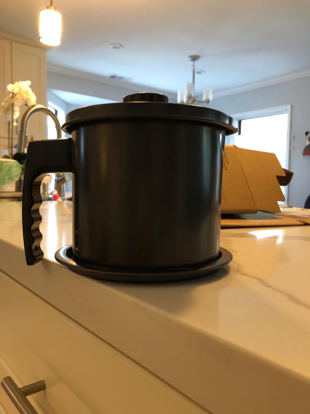 Ourokhome Bacon Grease Container with Strainer- 1.3 L or 5.2 Cup Iron Kitchen Oil Storage Can with Fine Mesh Strainer for Storing Hot Frying Oil, Fat (Black) Customer Review Ourokhome Bacon Grease Container with Strainer- 1.3 L or 5.2 Cup Iron Kitchen Oil Storage Can with Fine Mesh Strainer for Storing Hot Frying Oil, Fat (Black) - Customer Photo 4