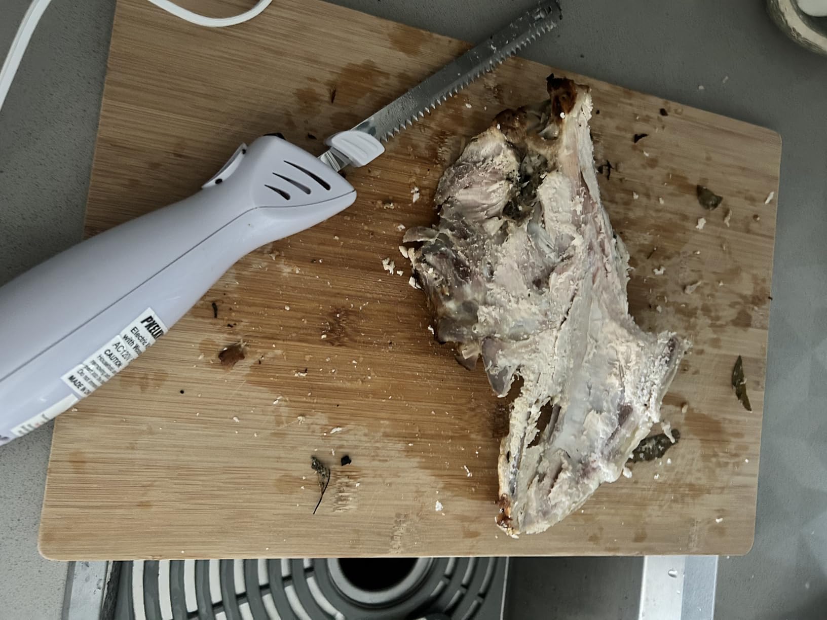 NutriChef Electric Carving Turkey Slicer Kitchen Knife | For Thanksgiving | Portable Electrical Food Cutter Knife Set with Carve Blades & Wood Stand | Cuts Meat, Bread, Cheese & Fruit | White - Customer Photo 1