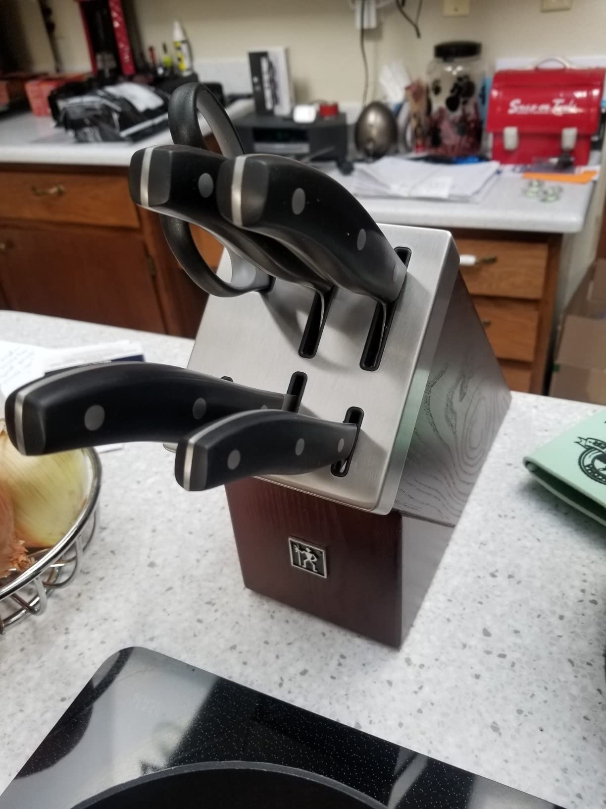 HENCKELS Definition 7-Piece Self-Sharpening Razor-Sharp Knife Block Set for Paring, Santoku, Utility, Chefs, Carving, Kitchen Shears, German Engineered Customer Review HENCKELS Definition 7-Piece Self-Sharpening Razor-Sharp Knife Block Set for Paring, Santoku, Utility, Chefs, Carving, Kitchen Shears, German Engineered - Customer Photo 2