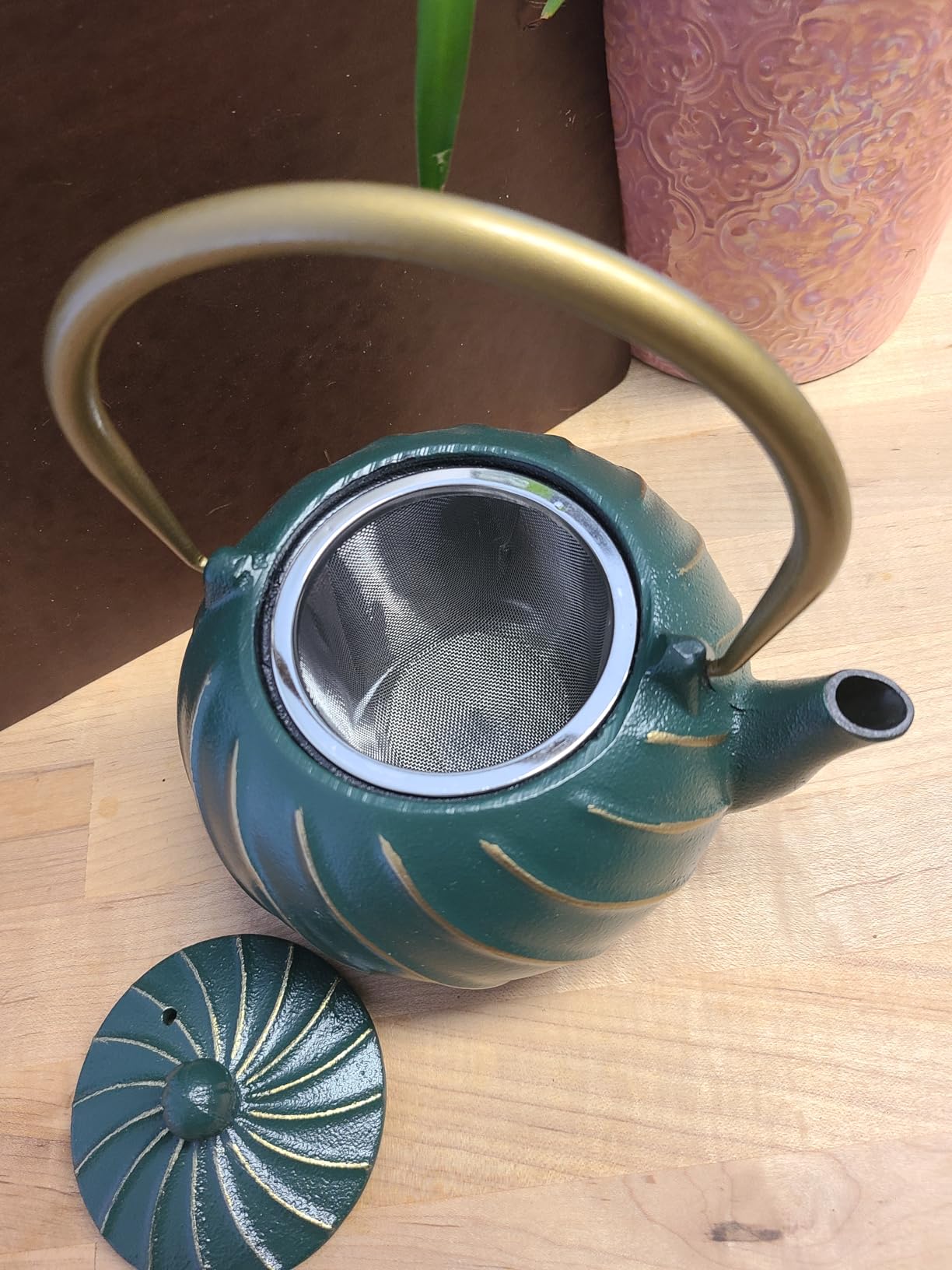 TOPTIER Japanese Teapot with Stainless Steel Infuser, Cast Iron Tea Kettle Stovetop Safe, Leaf Design Coated with Enameled Interior for 32 Ounce (950 ml), Light Green Customer Review TOPTIER Japanese Teapot with Stainless Steel Infuser, Cast Iron Tea Kettle Stovetop Safe, Leaf Design Coated with Enameled Interior for 32 Ounce (950 ml), Light Green - Customer Photo 2