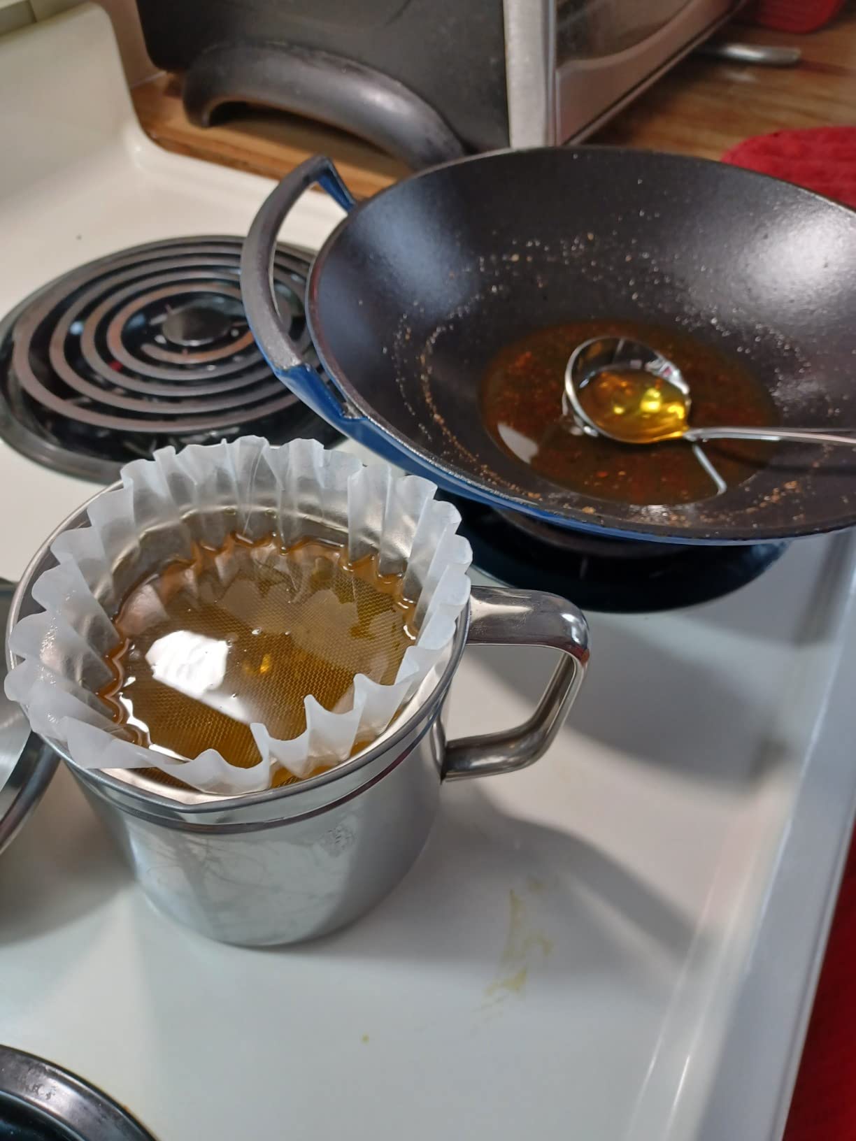 Evelots Cooking Oil Storage Can-Bacon Grease Keeper-Stainless Mesh Strainer-Easy Grip Handle-Large 5 Cup Fat Storage Customer Review Evelots Cooking Oil Storage Can-Bacon Grease Keeper-Stainless Mesh Strainer-Easy Grip Handle-Large 5 Cup Fat Storage - Customer Photo 2