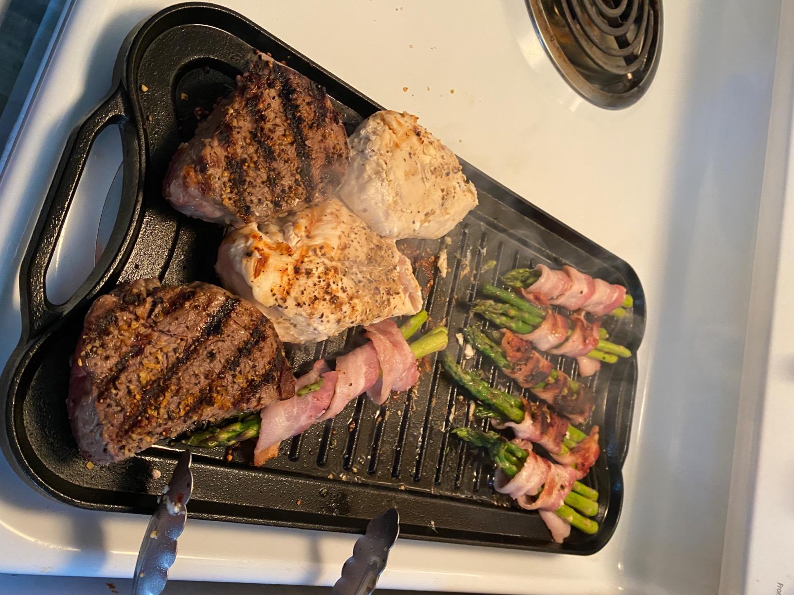 Amazon Basics Pre-Seasoned Cast Iron Reversible Rectangular Grill/Griddle, Black, 20 x 10.63 x 0.98 inch - Customer Photo 2