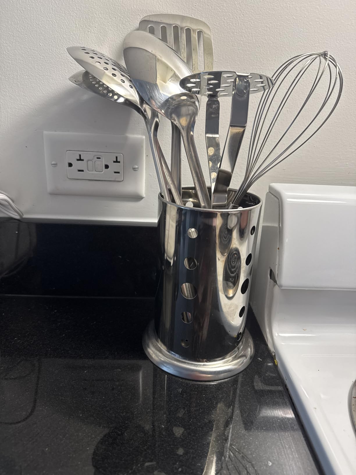Berglander Cooking Utensil Set 8 Piece, Stainless Steel Kitchen Tool Set with Stand,Cooking Utensils, Slotted Tuner, Ladle, Skimmer, Serving Spoon, Pasta Server,Potato Maseher, Egg Whisk. (8 Pieces) - Customer Photo 1