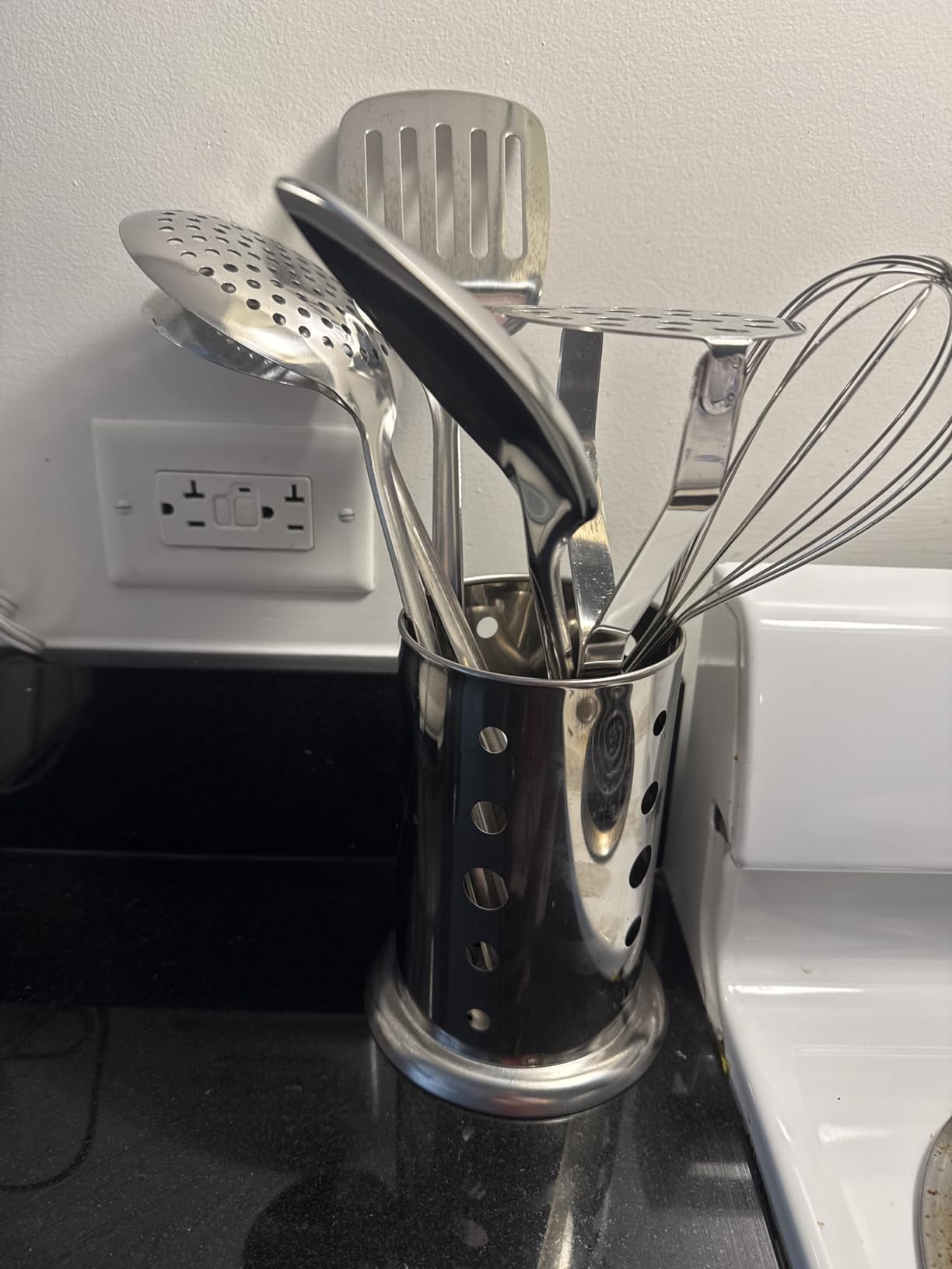 Berglander Cooking Utensil Set 8 Piece, Stainless Steel Kitchen Tool Set with Stand,Cooking Utensils, Slotted Tuner, Ladle, Skimmer, Serving Spoon, Pasta Server,Potato Maseher, Egg Whisk. (8 Pieces) - Customer Photo 2