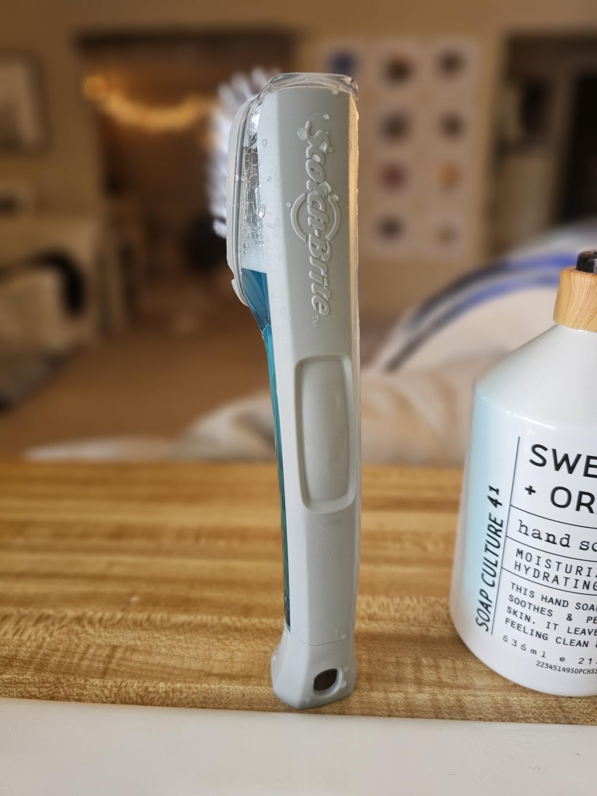 Scotch-Brite Odor Resist Soap Control Dishwand Brush, Non-Scratch Cleaning Brush with Scraper, Stands Upright, 1 Pack Customer Review Scotch-Brite Odor Resist Soap Control Dishwand Brush, Non-Scratch Cleaning Brush with Scraper, Stands Upright, 1 Pack - Customer Photo 2