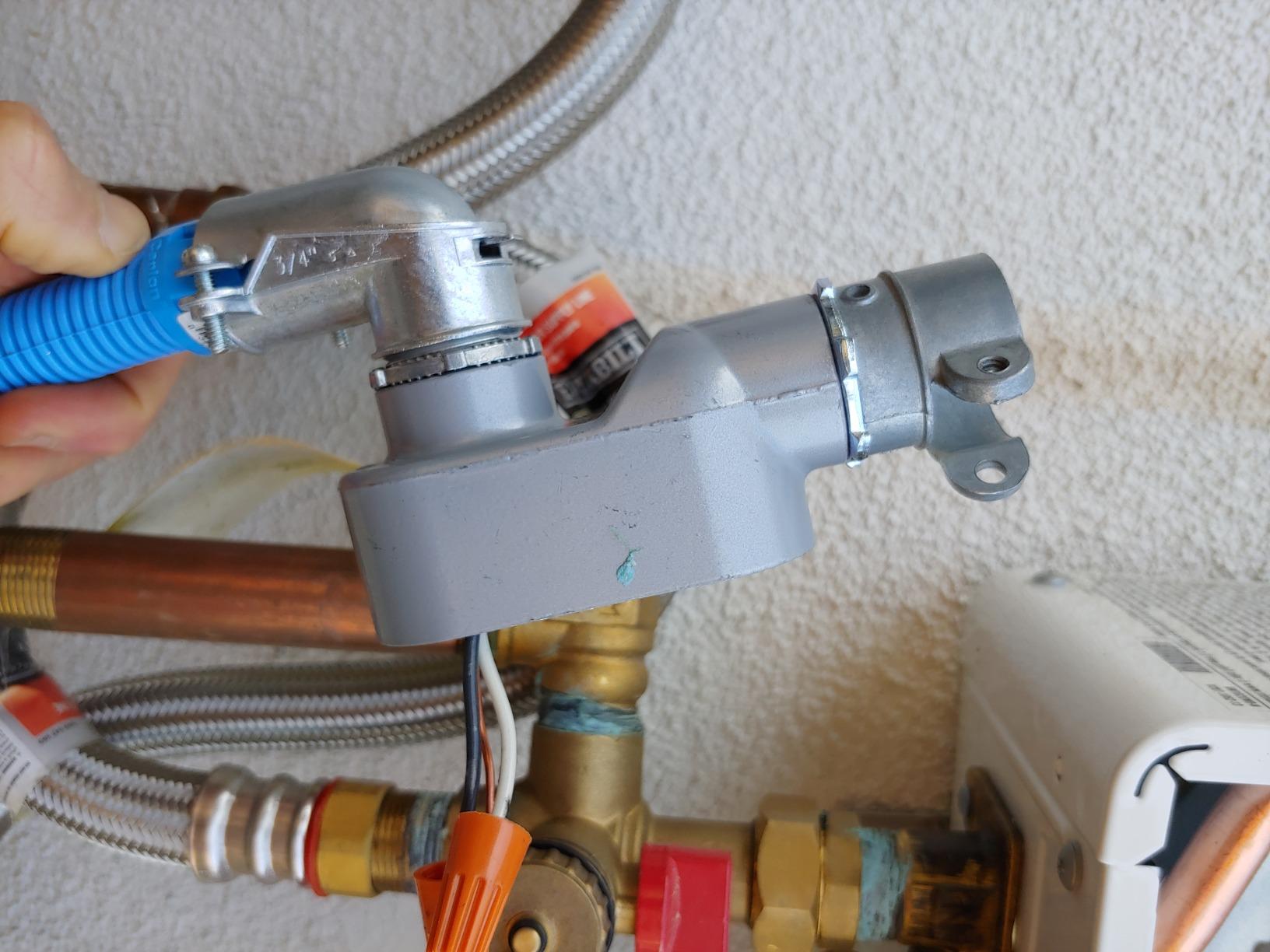 Rinnai V53DeN Natural Gas Tankless Water Heater - 5.3 GPM, Outdoor Installation Customer Review Rinnai V53DeN Natural Gas Tankless Water Heater - 5.3 GPM, Outdoor Installation - Customer Photo 4