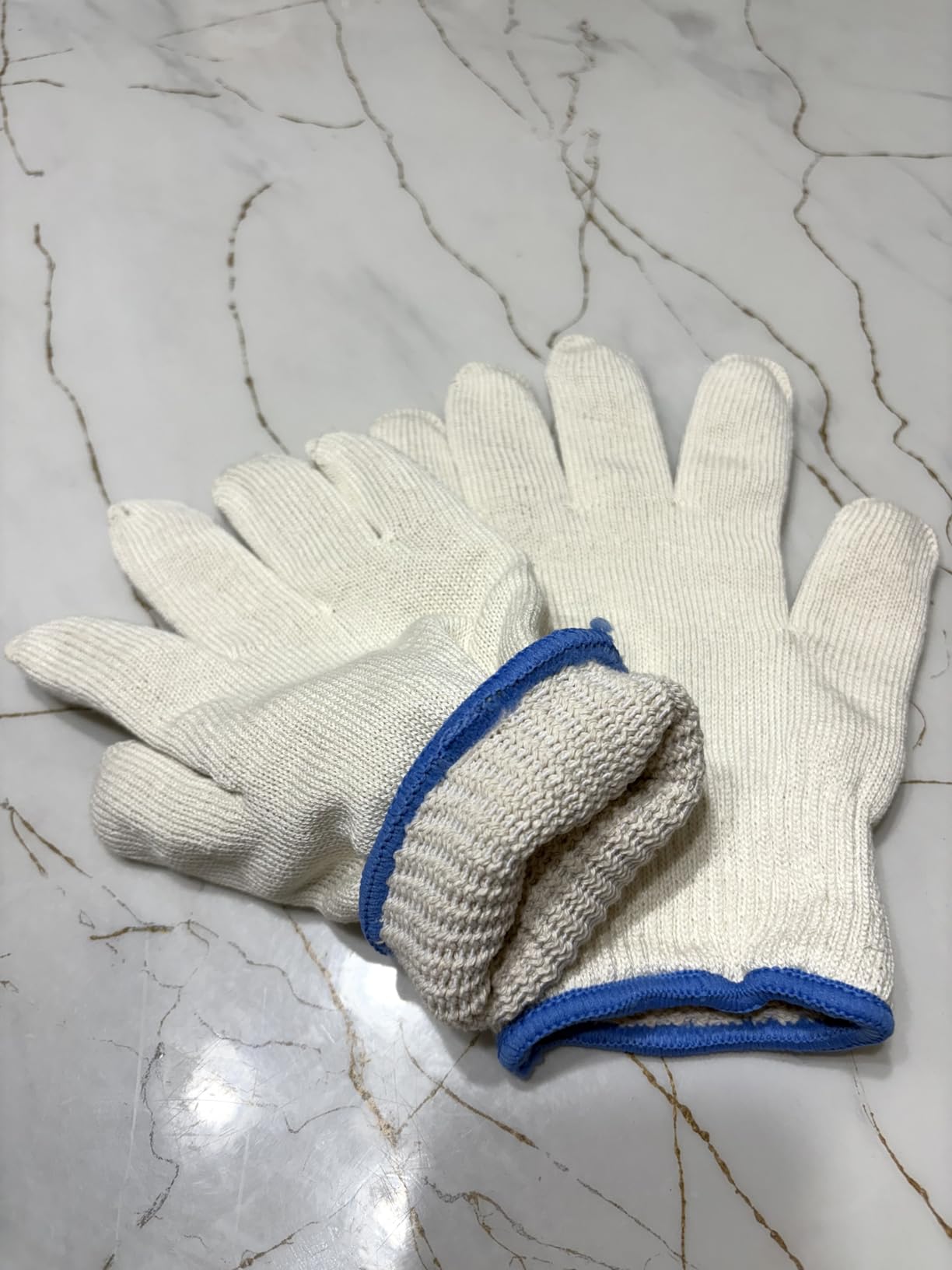 Heat Resistant Gloves for Cooking & Grilling – Aramid Oven Mitts Gloves with Fingers, Thick Knit Design Ensures Short-Term Hand Protection up to 932°F – Secure Grip for Baking, Fryer, and BBQ - Customer Photo 1