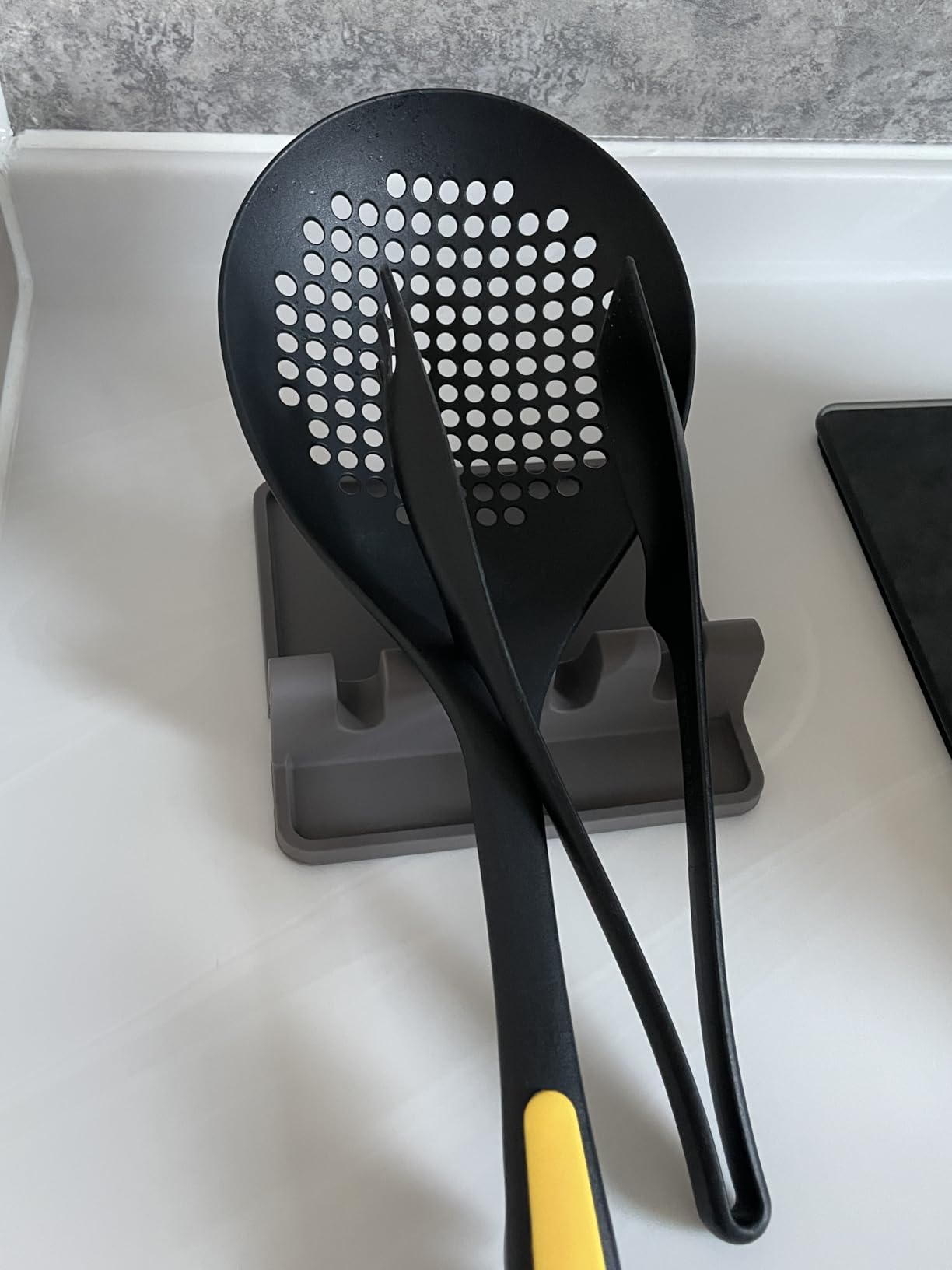 Zulay Kitchen Spoon Rest for Multiple Utensils High Heat-Resistant Silicone Drip Pad, BPA-Free Spoon Holder for Stove Top, Kitchen Gadget Holder for Ladles, Tongs, Cooking Spatula - Makes Great Gift - Customer Photo 1