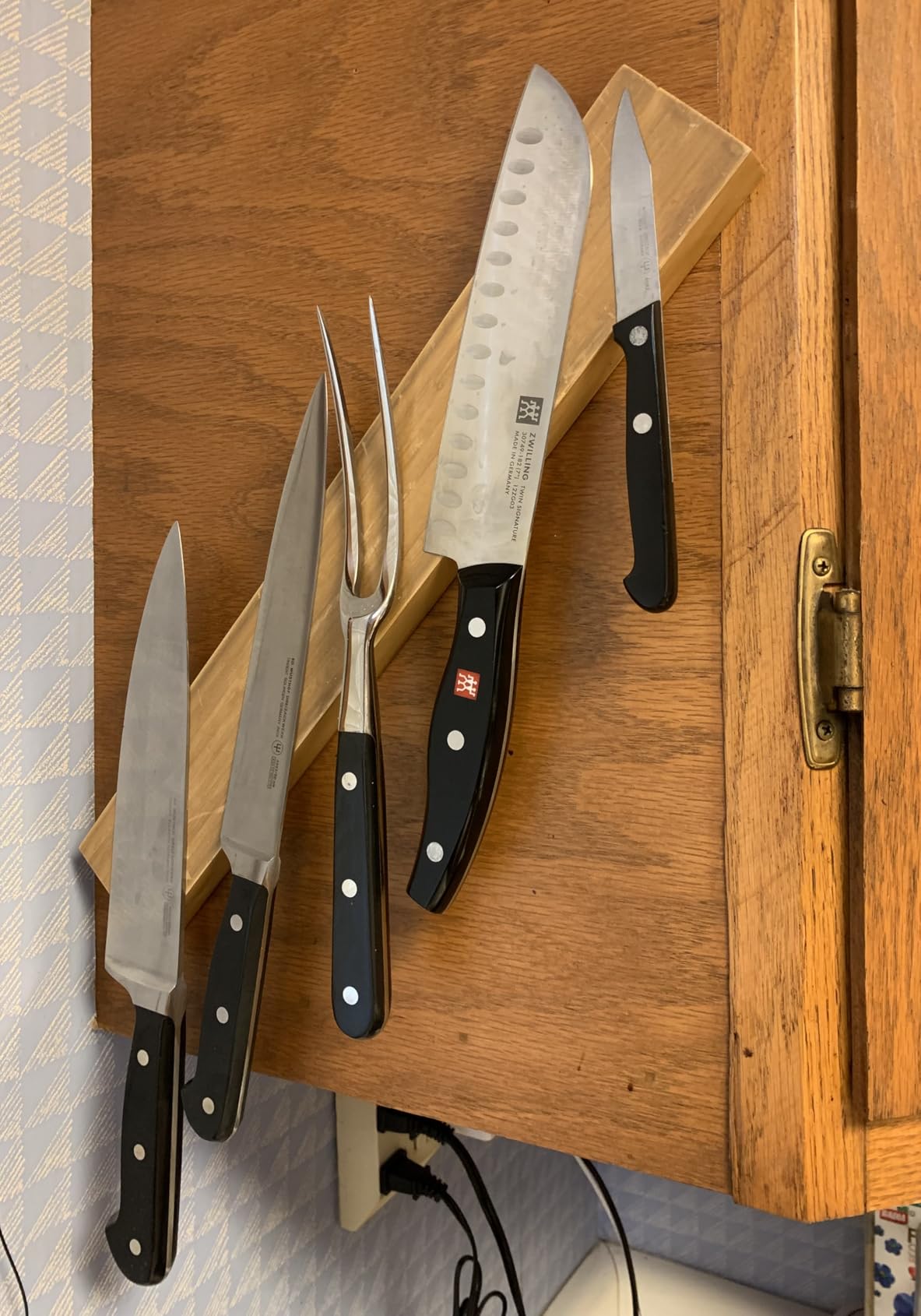 LARHN Magnetic Knife Holder for Wall, 16″ - Powerful Knife Magnetic Strip for Knives, Utensils and Tools - Not Compatible with Refrigerators - 100% Solid Bamboo Customer Review LARHN Magnetic Knife Holder for Wall, 16″ - Powerful Knife Magnetic Strip for Knives, Utensils and Tools - Not Compatible with Refrigerators - 100% Solid Bamboo - Customer Photo 4