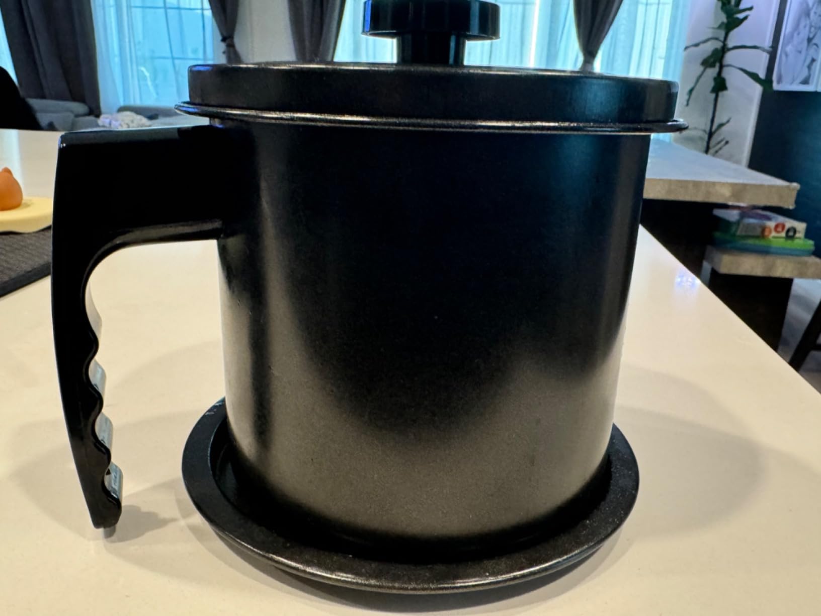 KEOUKE Bacon Grease Container with Strainer - 1.3L / 5.2 Cups Oil Storage Holder Can for Cooking, Frying with Replaceable Cleaning Brush Customer Review KEOUKE Bacon Grease Container with Strainer - 1.3L / 5.2 Cups Oil Storage Holder Can for Cooking, Frying with Replaceable Cleaning Brush - Customer Photo 1