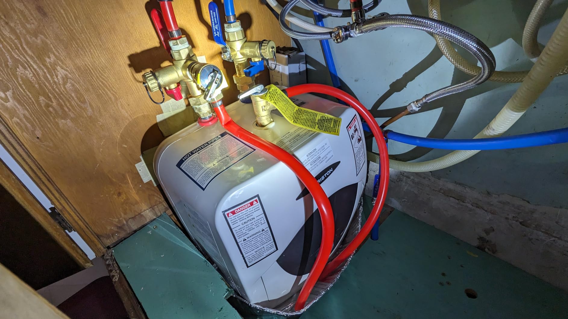 Ariston Andris 4 Gallon Mini Tank Electric Water Heater - 120-Volt Heating Solution for Under Sink, RV, and Compact Spaces Customer Review Ariston Andris 4 Gallon Mini Tank Electric Water Heater - 120-Volt Heating Solution for Under Sink, RV, and Compact Spaces - Customer Photo 1