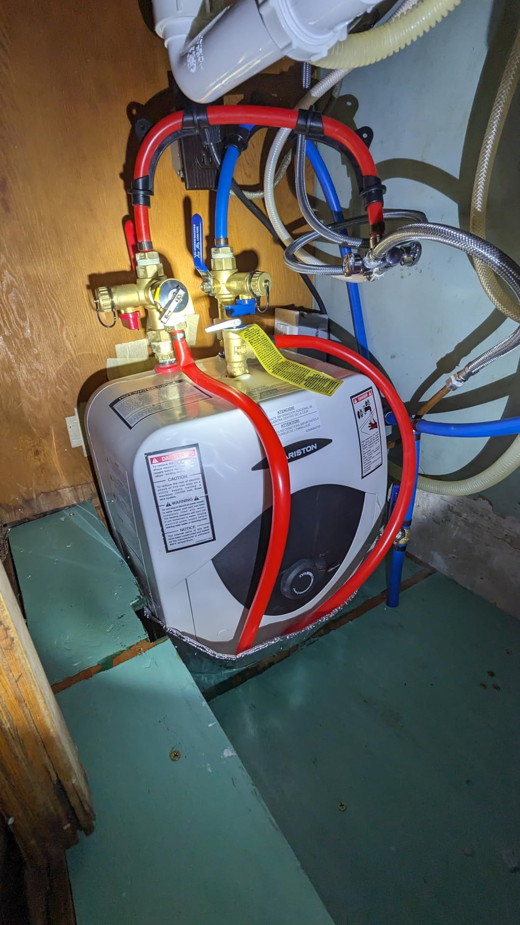 Ariston Andris 4 Gallon Mini Tank Electric Water Heater - 120-Volt Heating Solution for Under Sink, RV, and Compact Spaces Customer Review Ariston Andris 4 Gallon Mini Tank Electric Water Heater - 120-Volt Heating Solution for Under Sink, RV, and Compact Spaces - Customer Photo 2