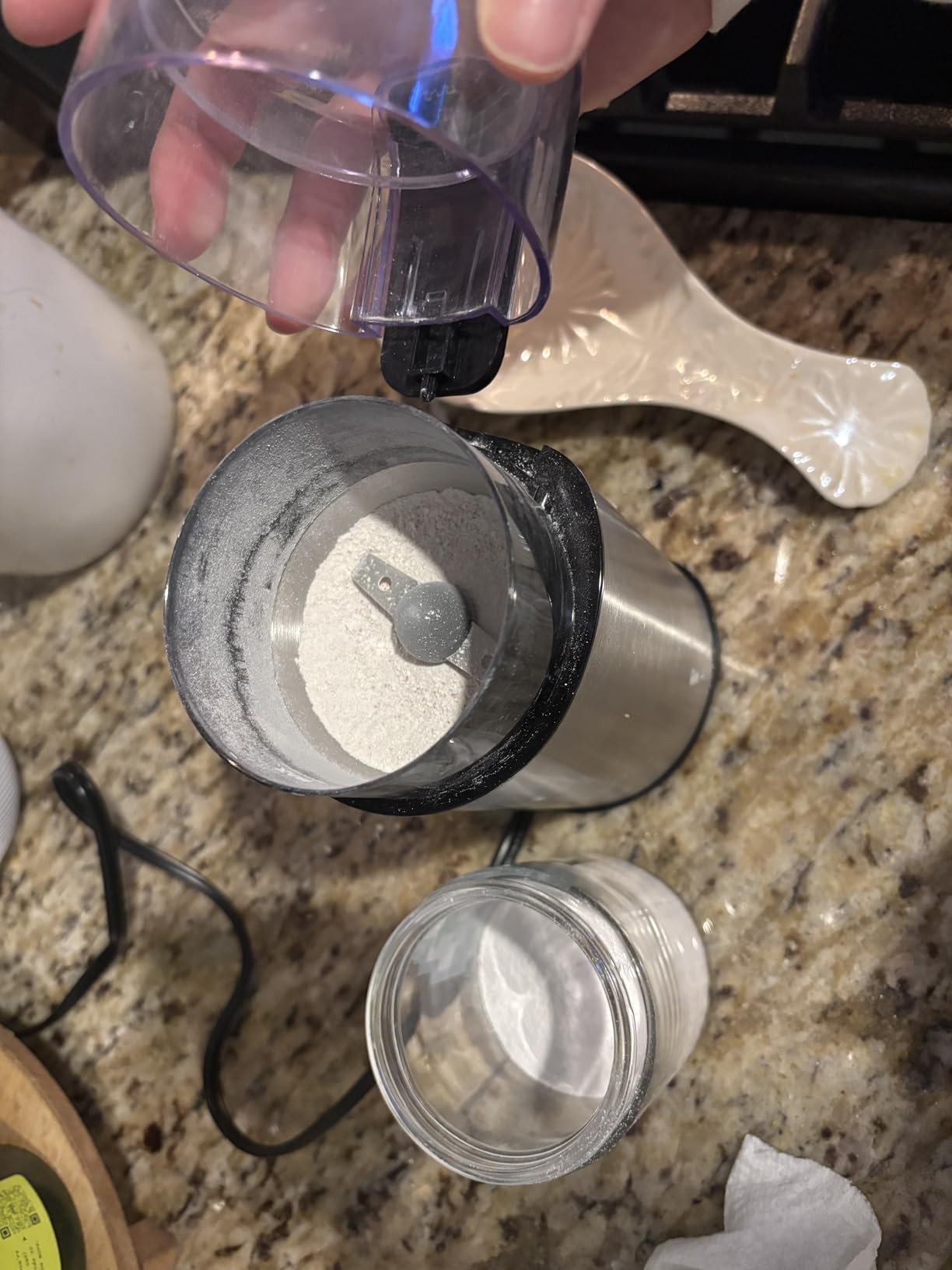 Amazon Basics Electric Coffee Grinder, Coffee Bean and Spice Grinder, With Heavy-Duty Stainless Steel Grind Blades - Customer Photo 2