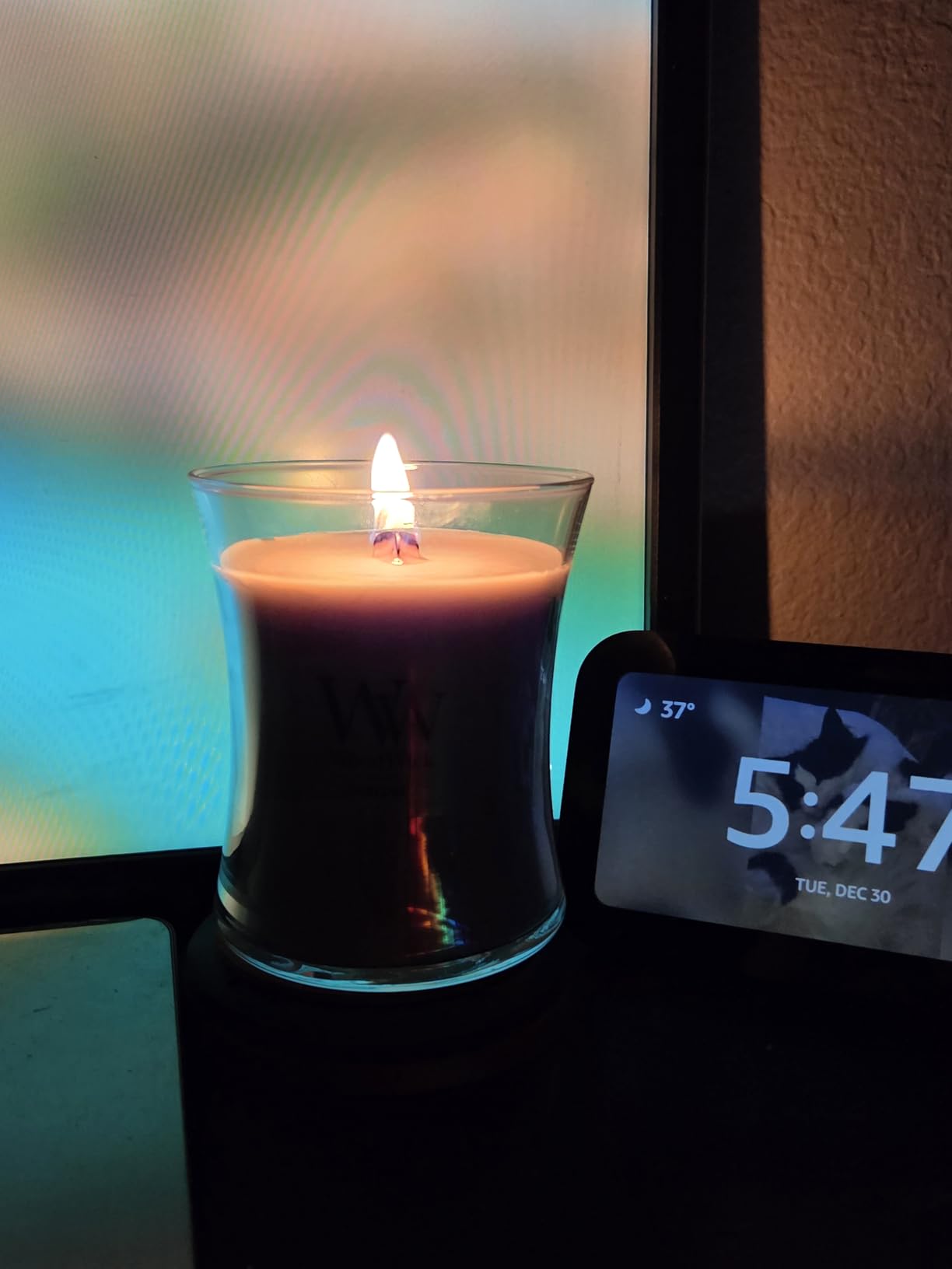 WoodWick Humidor Gifts for Women and Men, 9.7 oz Medium Hourglass Candle with Crackling Wick - Customer Photo 1
