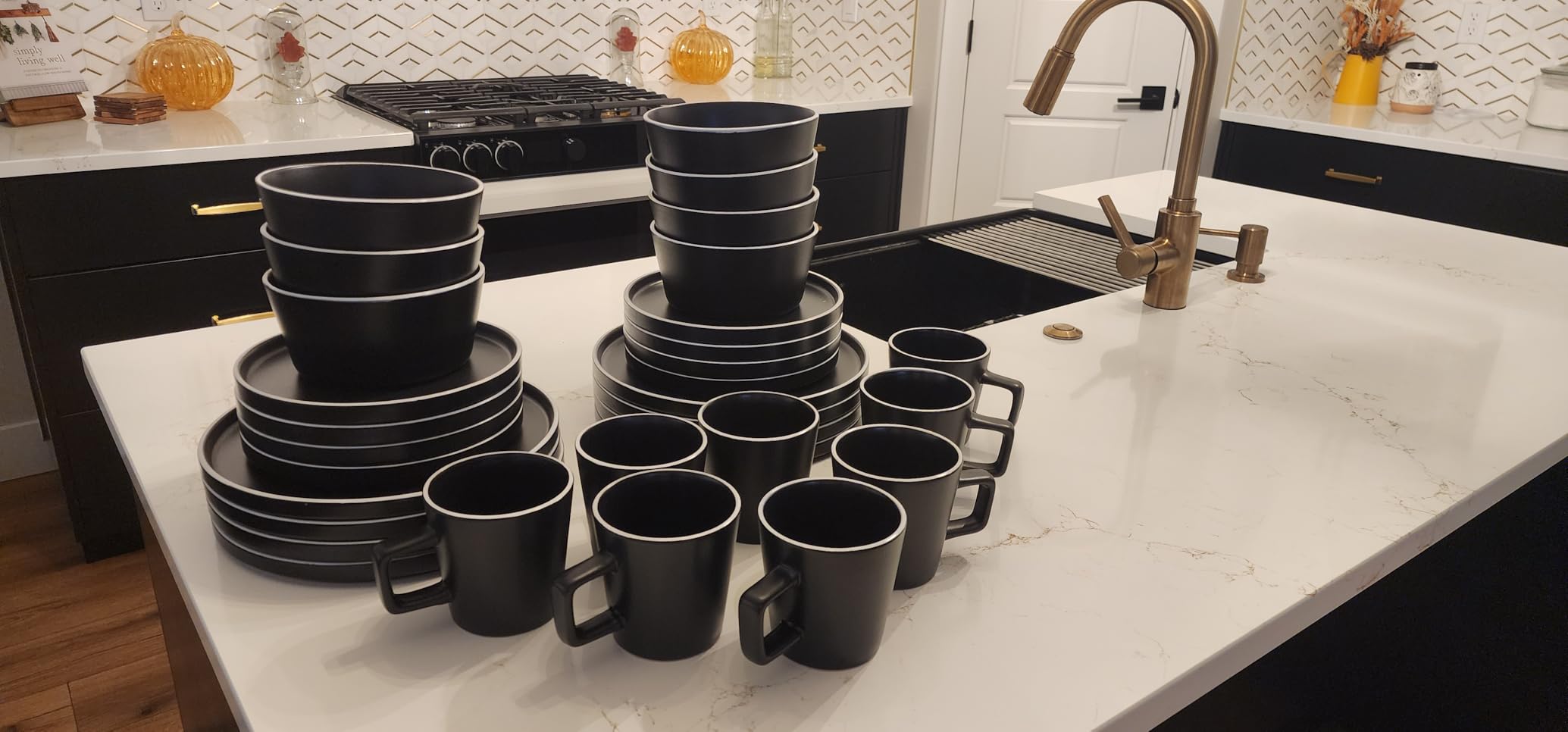 Stone Lain Celina Stoneware 32 Piece Modern Dinnerware Set, Plates and Bowls, Black Matte, Service for 8, Microwave & Dishwasher Safe Customer Review Stone Lain Celina Stoneware 32 Piece Modern Dinnerware Set, Plates and Bowls, Black Matte, Service for 8, Microwave & Dishwasher Safe - Customer Photo 2