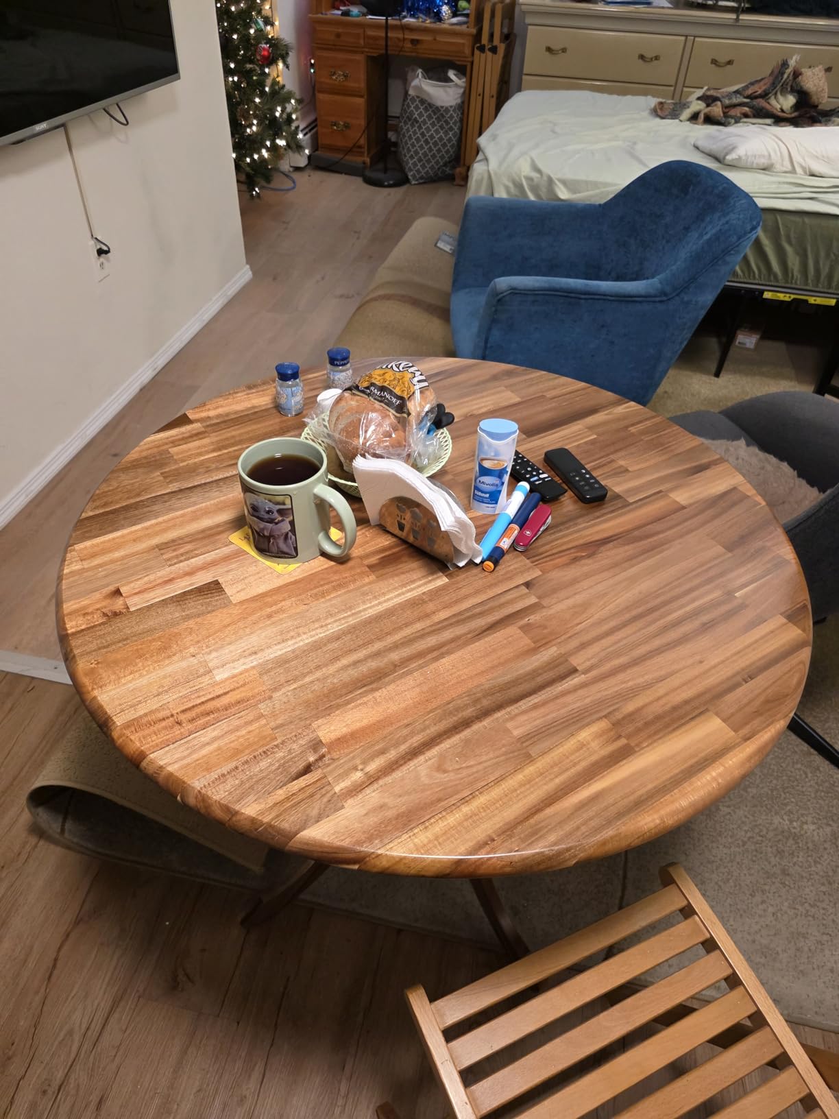 East West Furniture AMT-WLW-TP Antique Kitchen Dining Table - a Round Wooden Table Top with Pedestal Base, 36x36 Inch, Walnut & Linen White Customer Review East West Furniture AMT-WLW-TP Antique Kitchen Dining Table - a Round Wooden Table Top with Pedestal Base, 36x36 Inch, Walnut & Linen White - Customer Photo 2