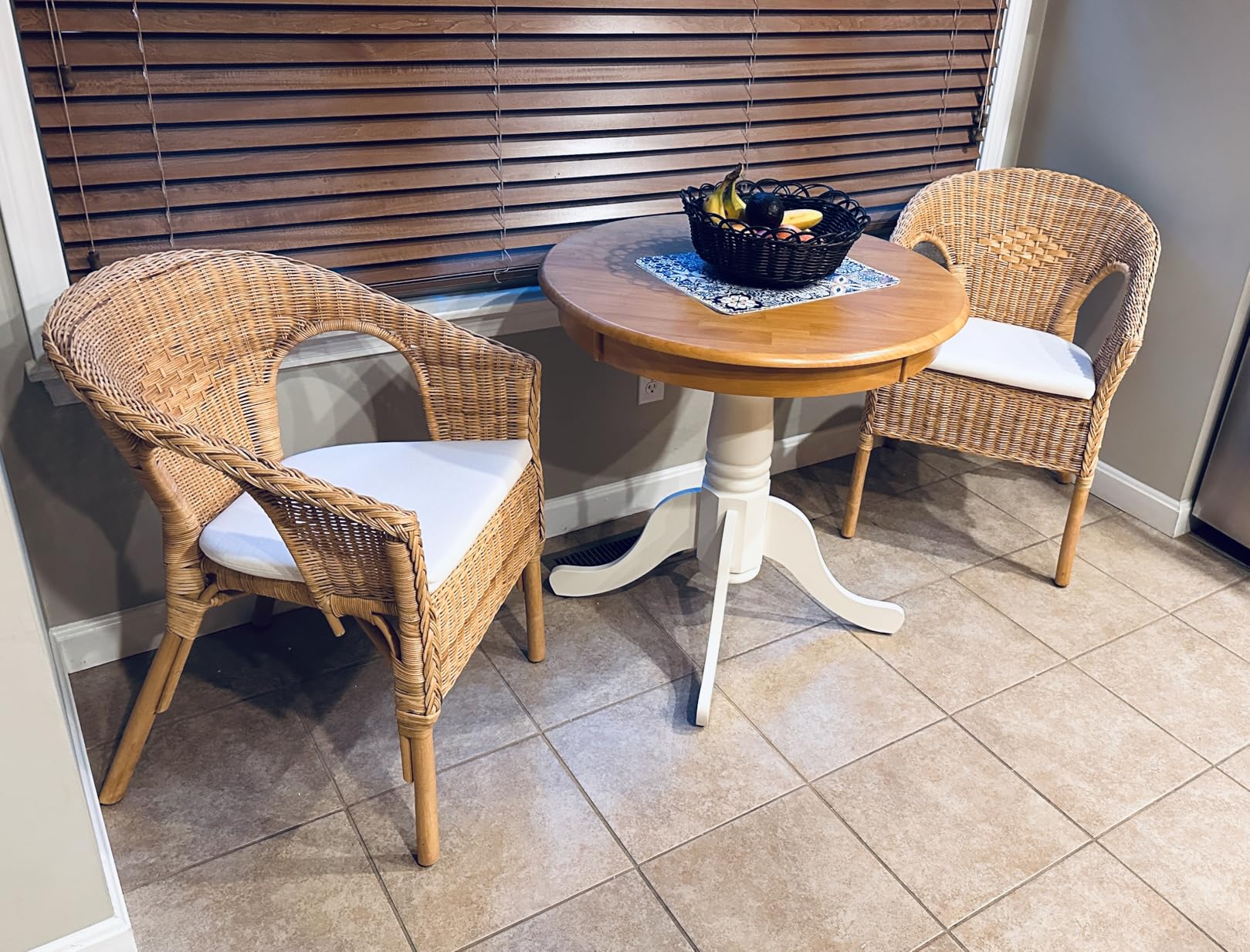 East West Furniture EMT-OLW-TP Eden Dining Room Table - a Round kitchen Table Top with Pedestal Base, 30x30 Inch, Oak & Linen White Customer Review East West Furniture EMT-OLW-TP Eden Dining Room Table - a Round kitchen Table Top with Pedestal Base, 30x30 Inch, Oak & Linen White - Customer Photo 2