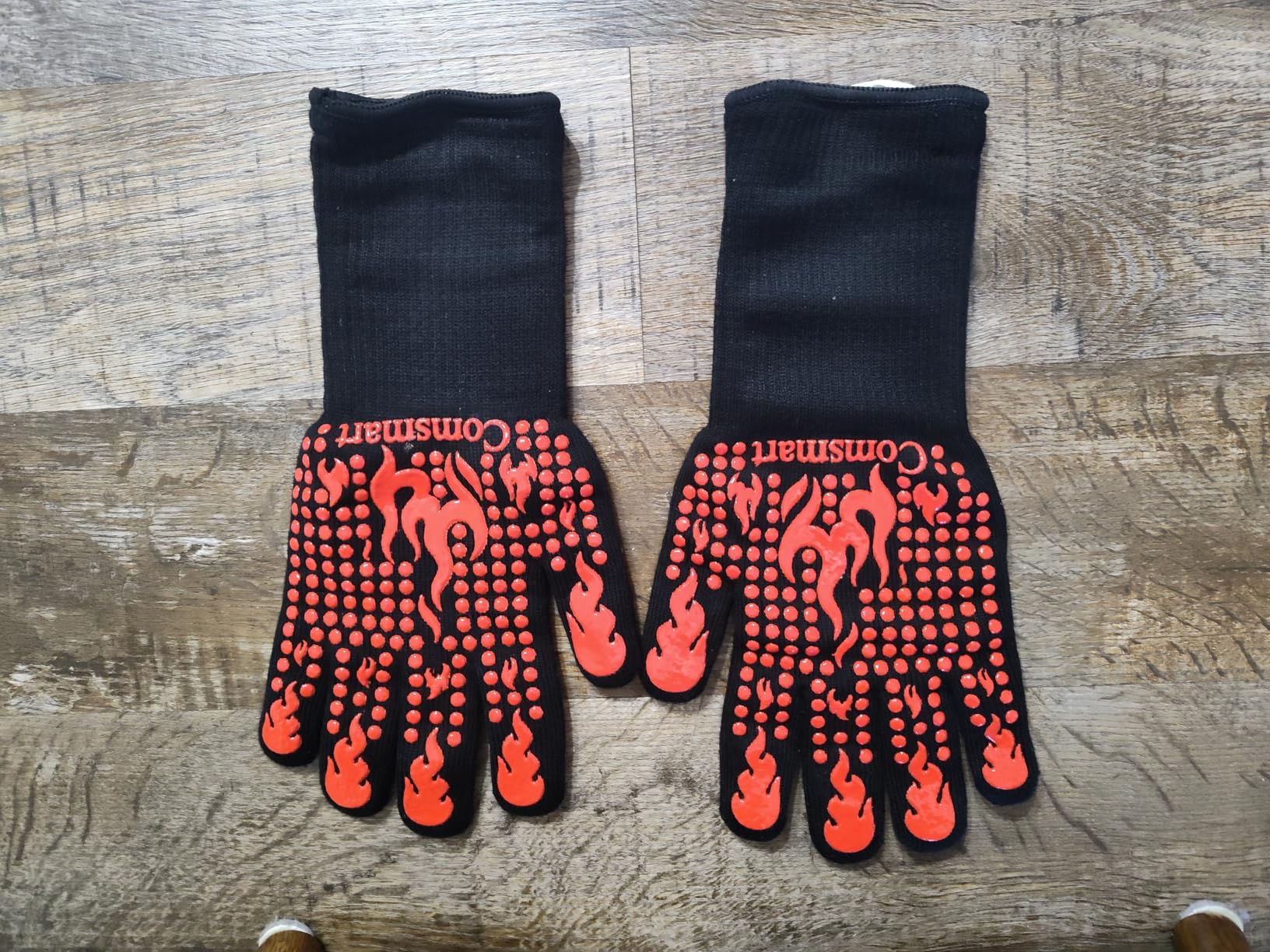 Comsmart BBQ Gloves, 1472 Degree F Heat Resistant Grilling Gloves Silicone Non-Slip Oven Gloves Long Kitchen Gloves for Barbecue, Cooking, Baking, Cutting - Customer Photo 2