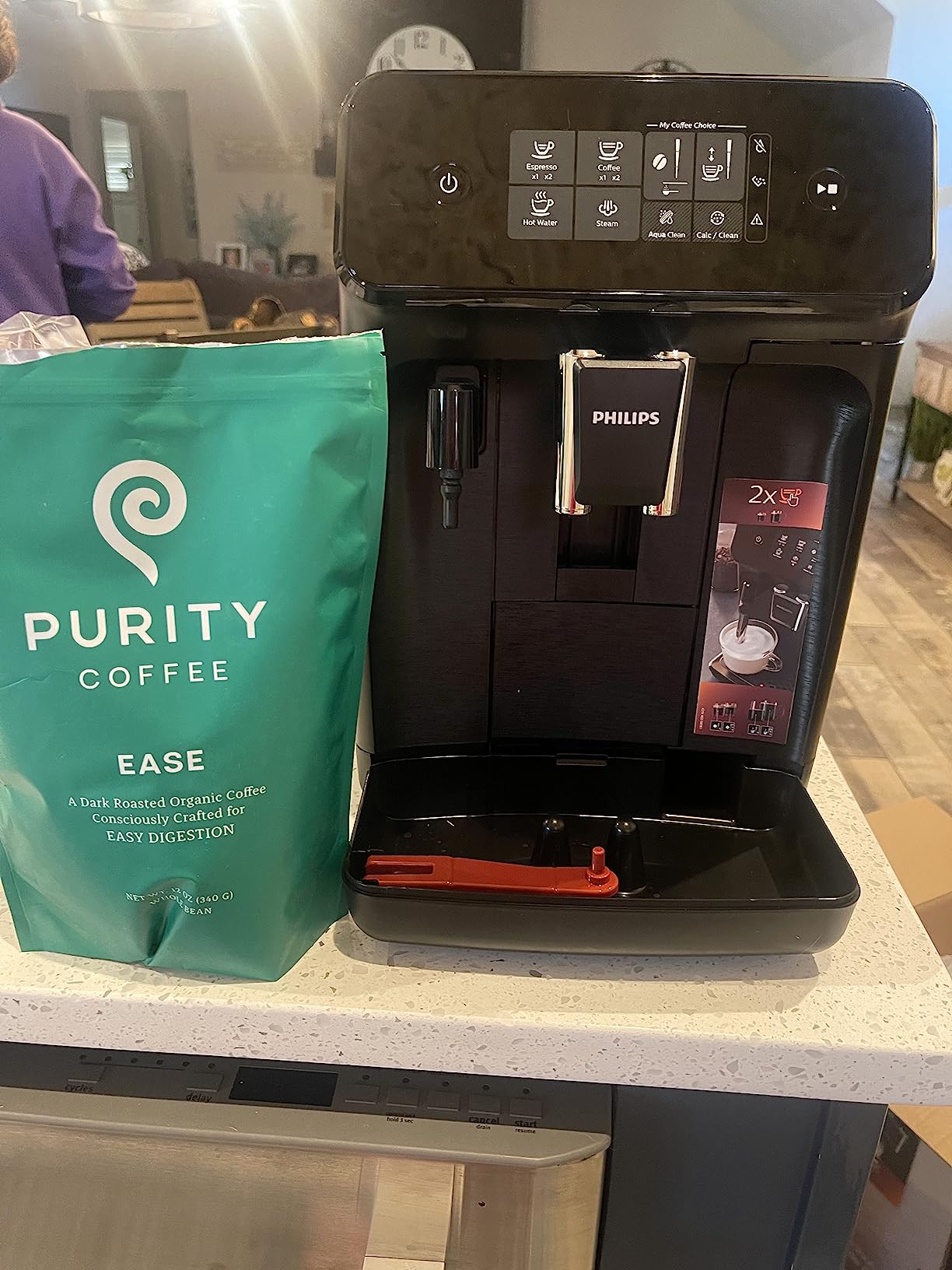 Philips 1200 Series Fully Automatic Espresso Machine, Classic Milk Frother, 2 Coffee Varieties, Intuitive Touch Display, 100% Ceramic Grinder, AquaClean Filter, Aroma Seal, Black (EP1220/04) - Customer Photo 3