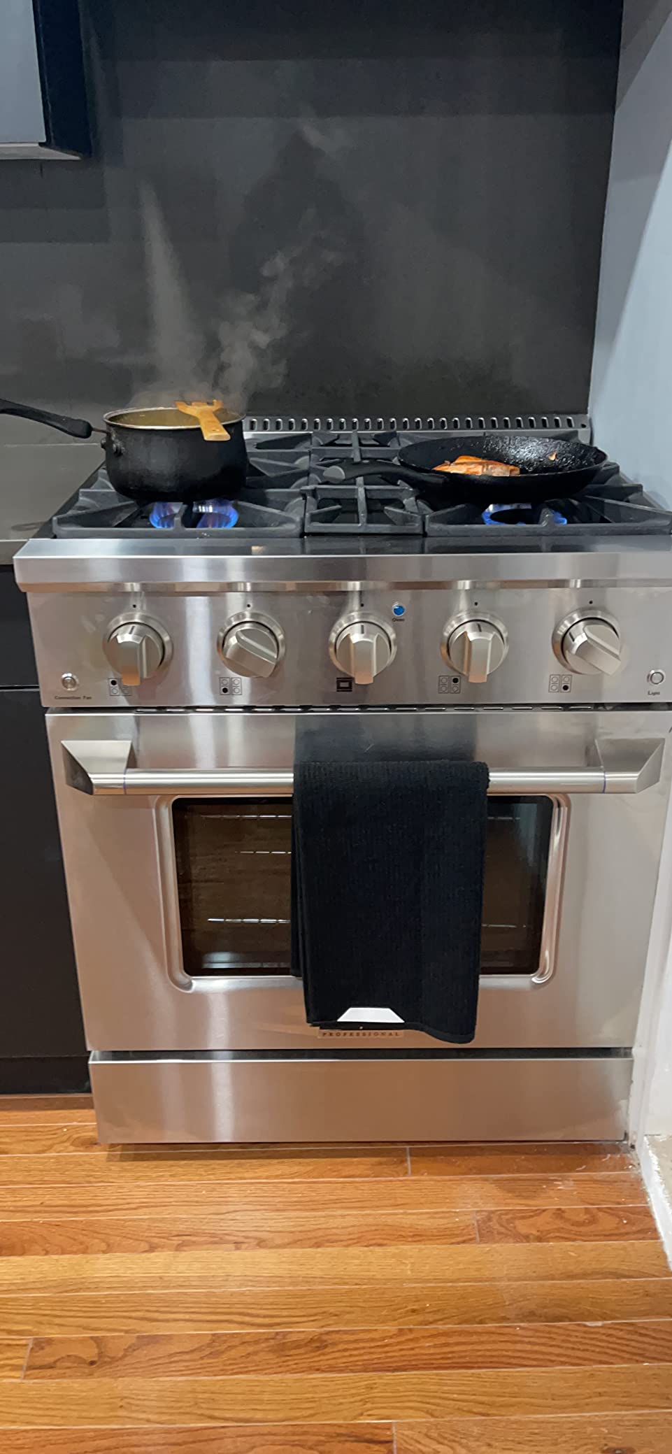 Empava Commercial Gas Range, Freestanding & Slide-In, 4.2 cu. ft. Pro-Style Single Oven with 4 Sealed Ultra High-Low Burners Heavy Duty Grates in Stainless Steel for Kitchen, Restaurant, 30 Inch Customer Review Empava Commercial Gas Range, Freestanding & Slide-In, 4.2 cu. ft. Pro-Style Single Oven with 4 Sealed Ultra High-Low Burners Heavy Duty Grates in Stainless Steel for Kitchen, Restaurant, 30 Inch - Customer Photo 1