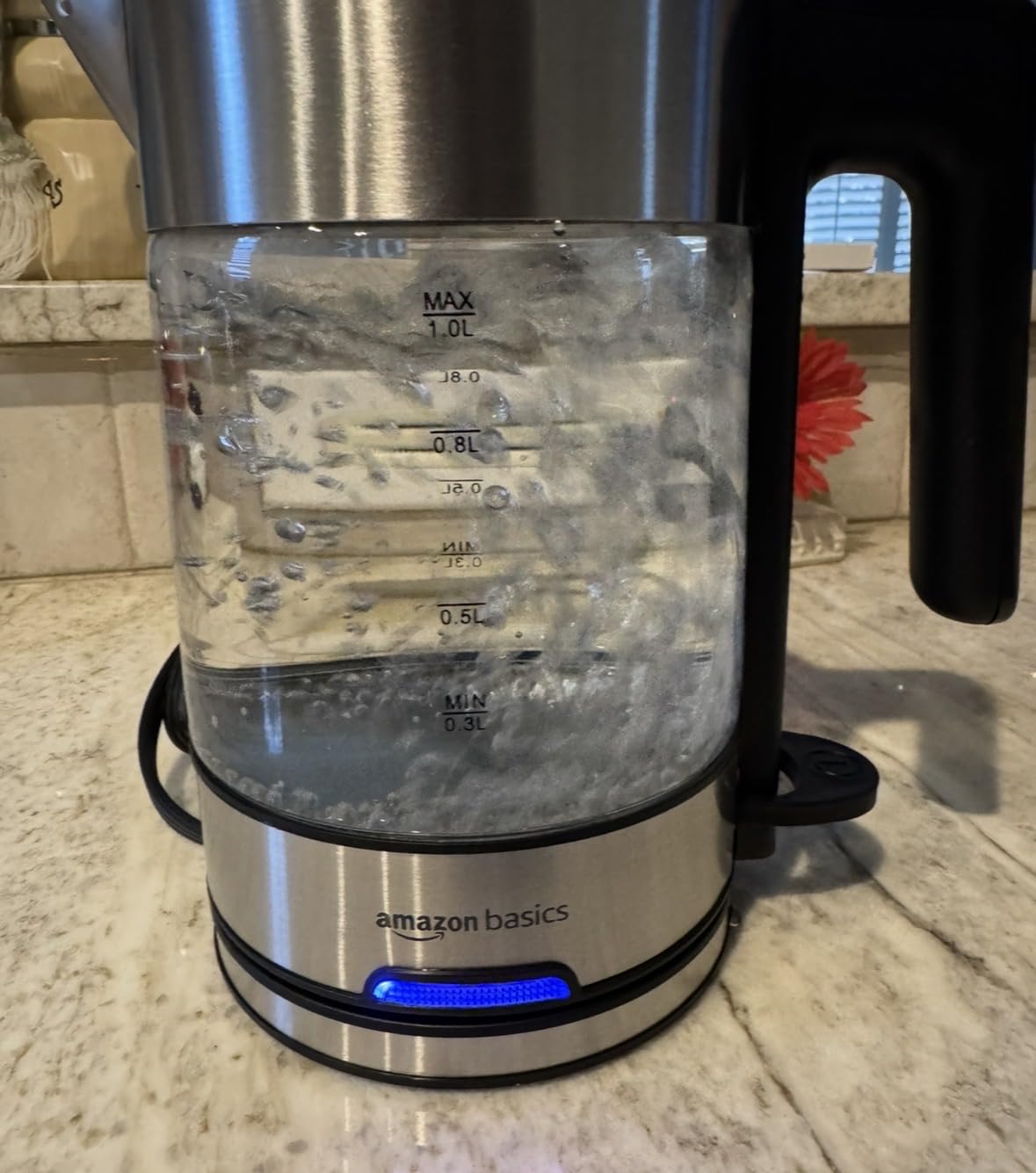 Amazon Basics Electric Kettle with Glass Carafe for Tea and Coffee, BPA-Free, Fast Boiling, Auto Shut-Off, 1 Liter, 1500W, Glass and Steel - Customer Photo 4