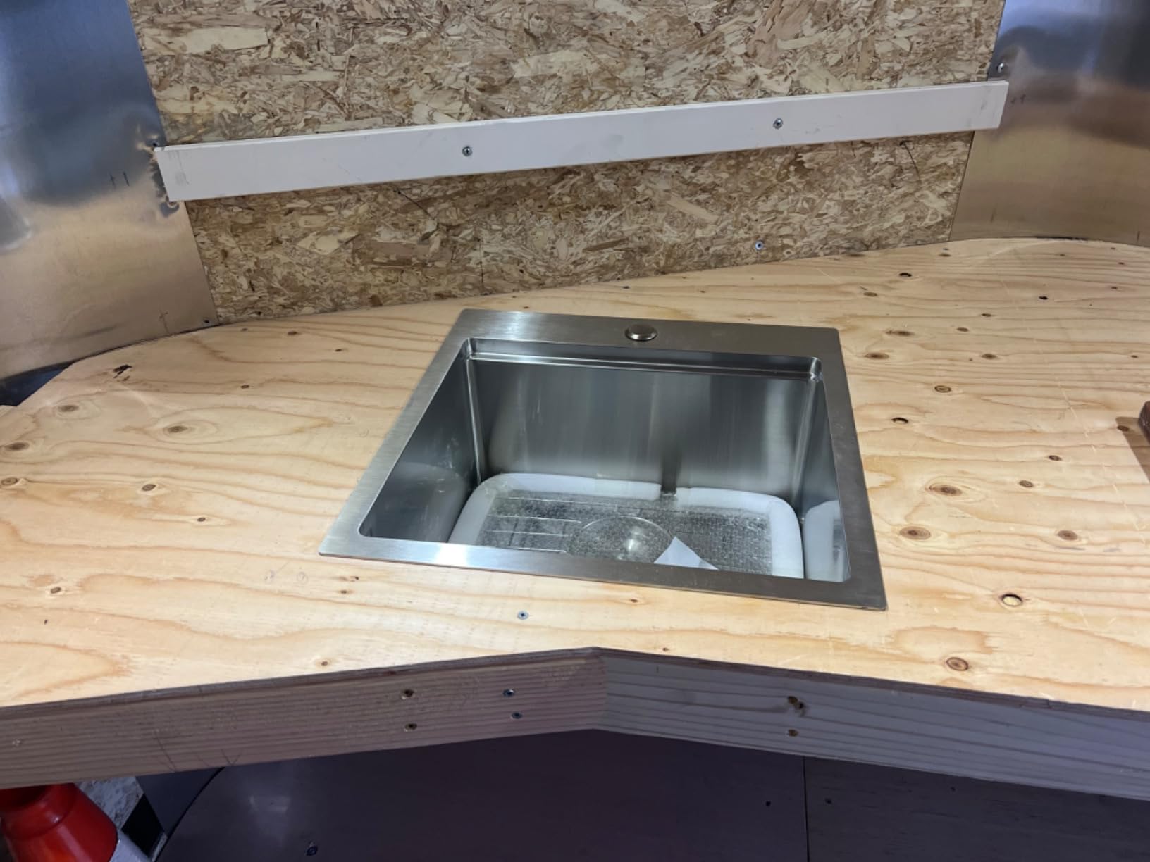 Hotis Black Farmhouse Sink, 33 Inch Farm Sink, Apron-Front 304 Stainless Steel Farmhouse Kitchen Sinks, 33x22 Inch Undermount Single Bowl Undermount With Dish Grid Customer Review Hotis Black Farmhouse Sink, 33 Inch Farm Sink, Apron-Front 304 Stainless Steel Farmhouse Kitchen Sinks, 33x22 Inch Undermount Single Bowl Undermount With Dish Grid - Customer Photo 2