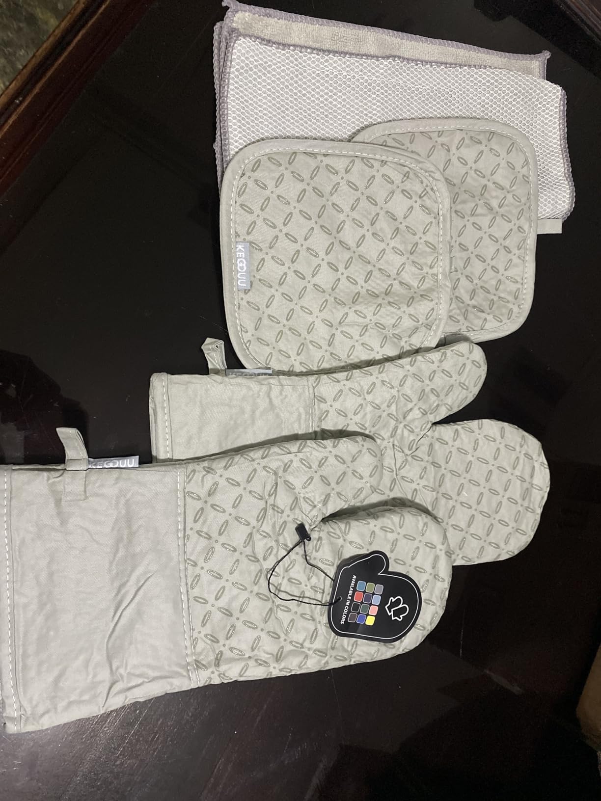 KEGOUU Oven Mitts and Pot Holders 6pcs Set, Kitchen Oven Glove High Heat Resistant 500 Degree Extra Long Oven Mitts and Potholder with Non-Slip Silicone Surface for Cooking (Grey) - Customer Photo 2