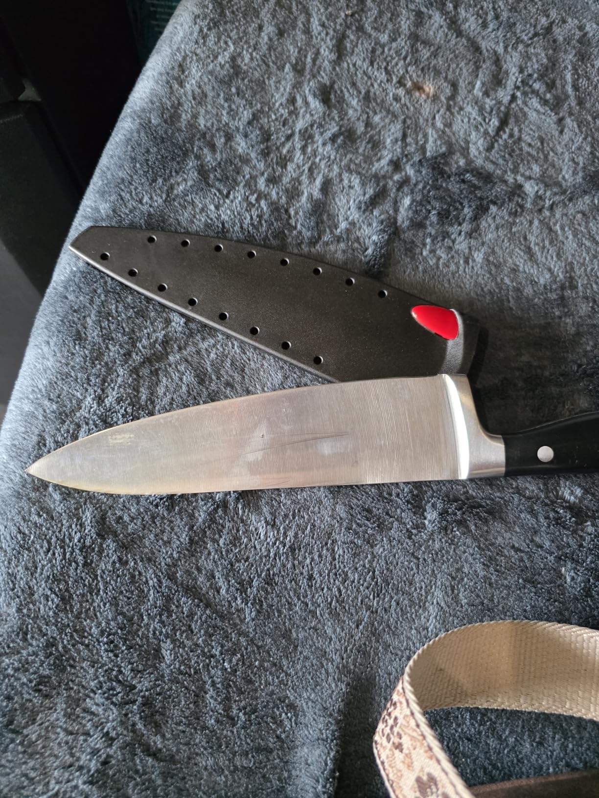 Farberware Edgekeeper 8-Inch Forged Triple Riveted Chef Knife with Self-Sharpening Blade Cover, High Carbon-Stainless Steel Kitchen Knife with Ergonomic Handle, Razor-Sharp Knife, Black Customer Review Farberware Edgekeeper 8-Inch Forged Triple Riveted Chef Knife with Self-Sharpening Blade Cover, High Carbon-Stainless Steel Kitchen Knife with Ergonomic Handle, Razor-Sharp Knife, Black - Customer Photo 1
