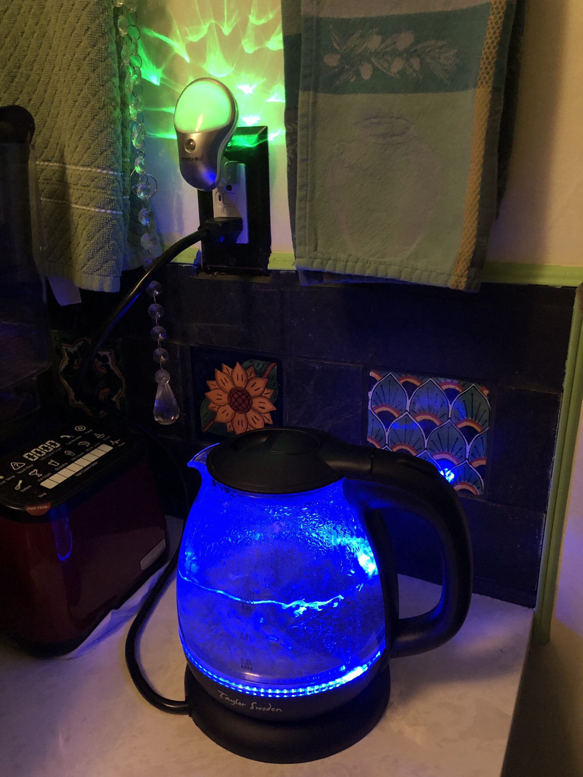 Taylor Swoden Glass Hot Water Kettle Electric for Tea and Coffee 1.7 Liter Fast Boiling Electric Kettle Cordless Water Boiler with Auto Shutoff & Boil Dry Protection - Customer Photo 2