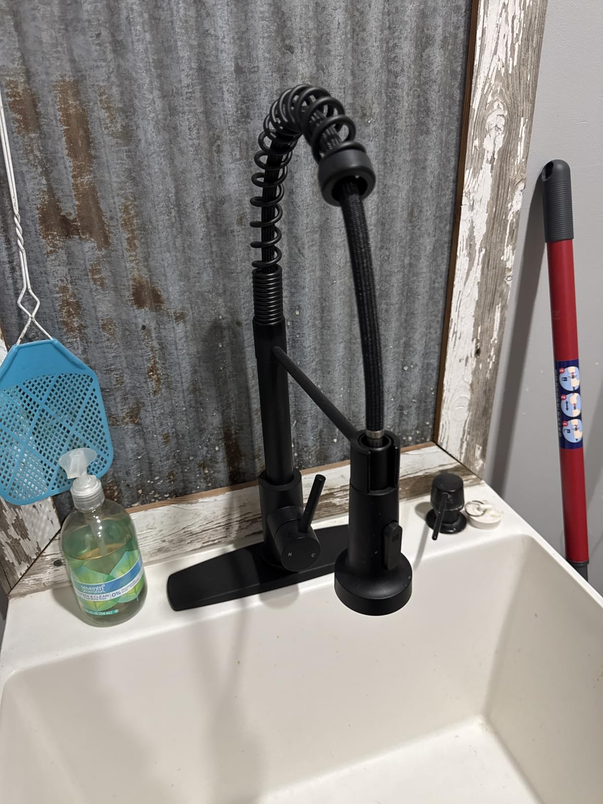 FORIOUS Gold Kitchen Faucet with Pull Down Sprayer, Stainless Steel Commercial Single Handle Classic Spring Pull Out Sink Faucet for Pot Filler, Farmhouse Camper Bar Laundry Room - Customer Photo 2