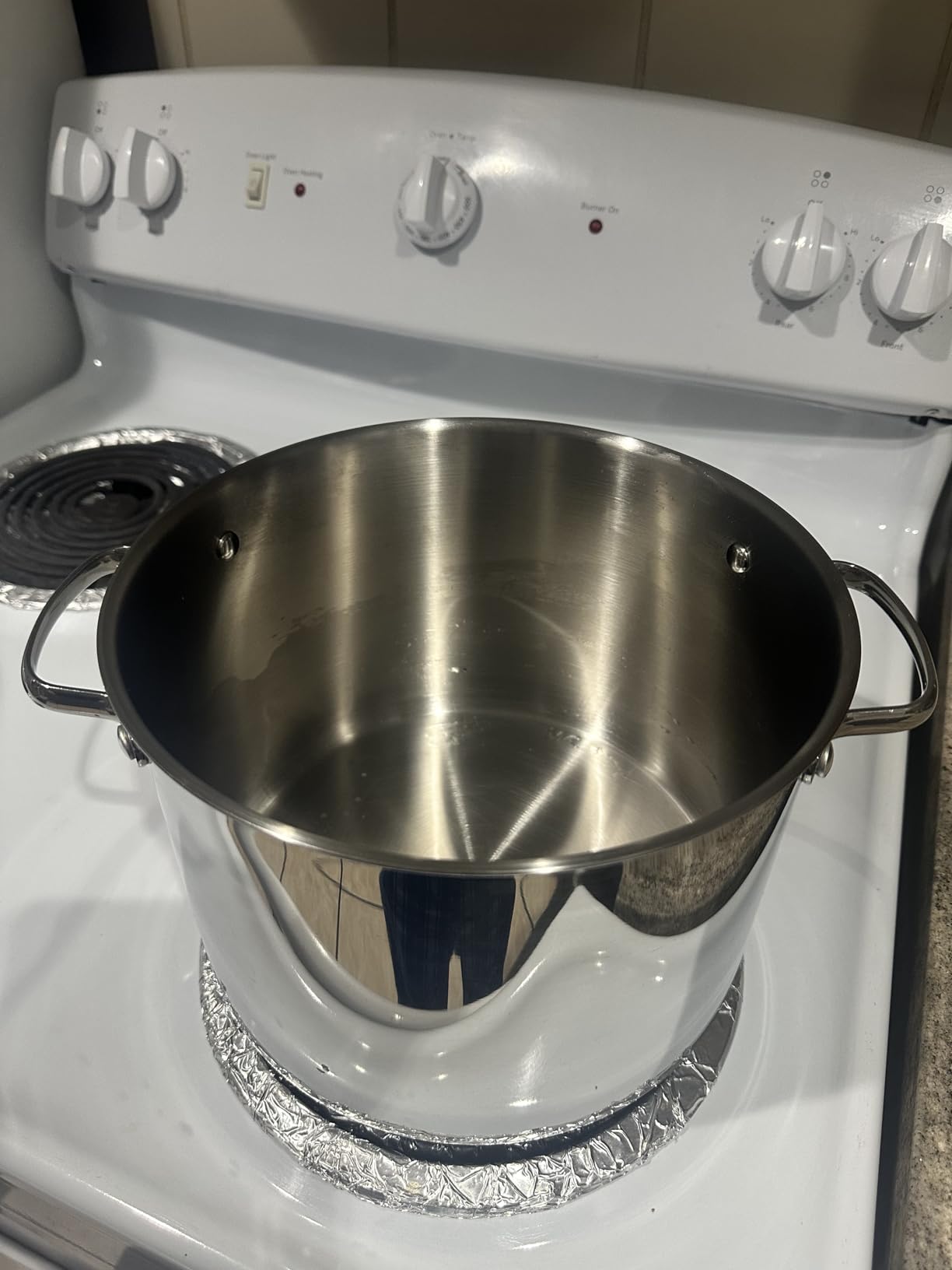 Amazon Basics Stainless Steel Stock Pot with Lid, 8 Quart, Even Heating, Easy to Clean, Silver - Customer Photo 3