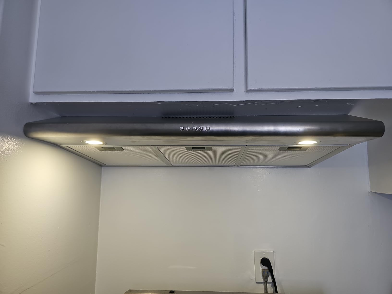 FIREGAS Under Cabinet Range Hood 36 inch with Ducted/Ductless Convertible, Slim Kitchen Vent Hood, LED Light, 3 Speed Exhaust Fan, Reusable Aluminum Filter, Push Button,Charcoal Filter Customer Review FIREGAS Under Cabinet Range Hood 36 inch with Ducted/Ductless Convertible, Slim Kitchen Vent Hood, LED Light, 3 Speed Exhaust Fan, Reusable Aluminum Filter, Push Button,Charcoal Filter - Customer Photo 2