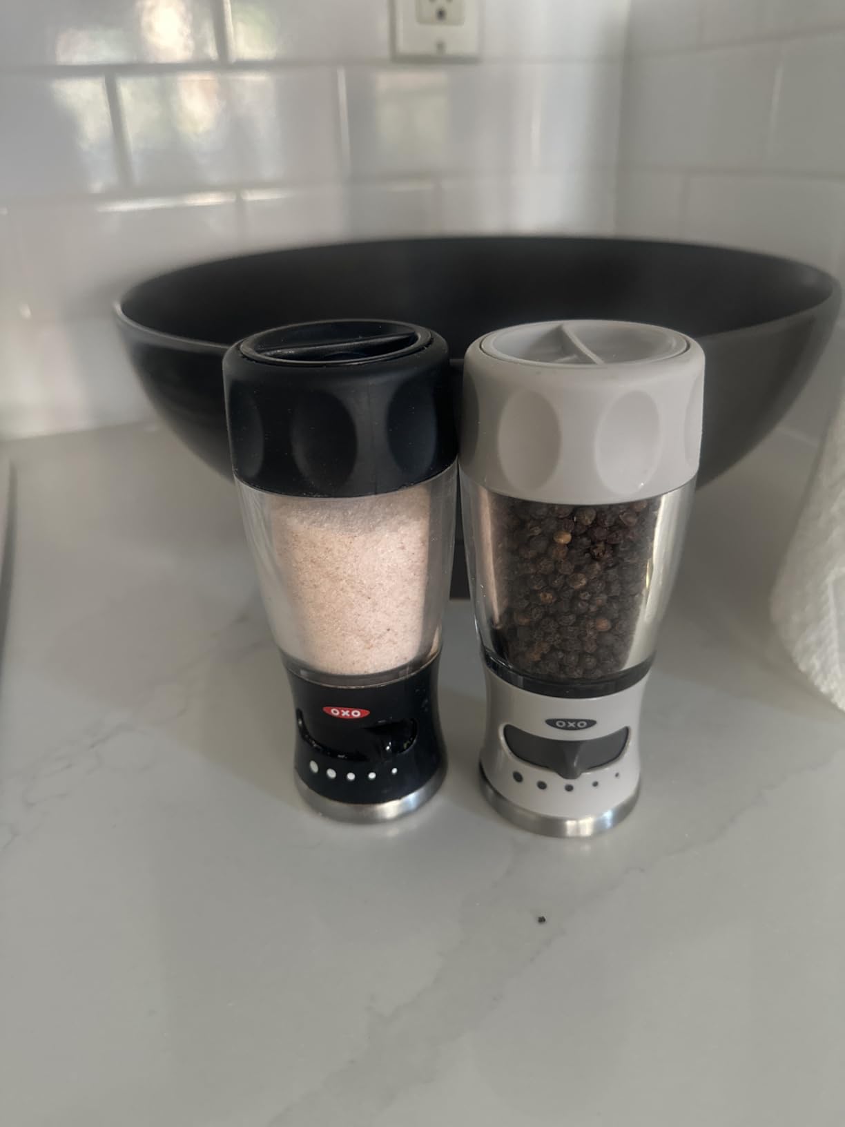 OXO Good Grips Contoured Mess-Free Pepper Grinder, Adjustable Ceramic Grinder with Five Settings, Black Pepper Mill for Home and Kitchen, Spice Tool and Kitchen Gadget - Customer Photo 1