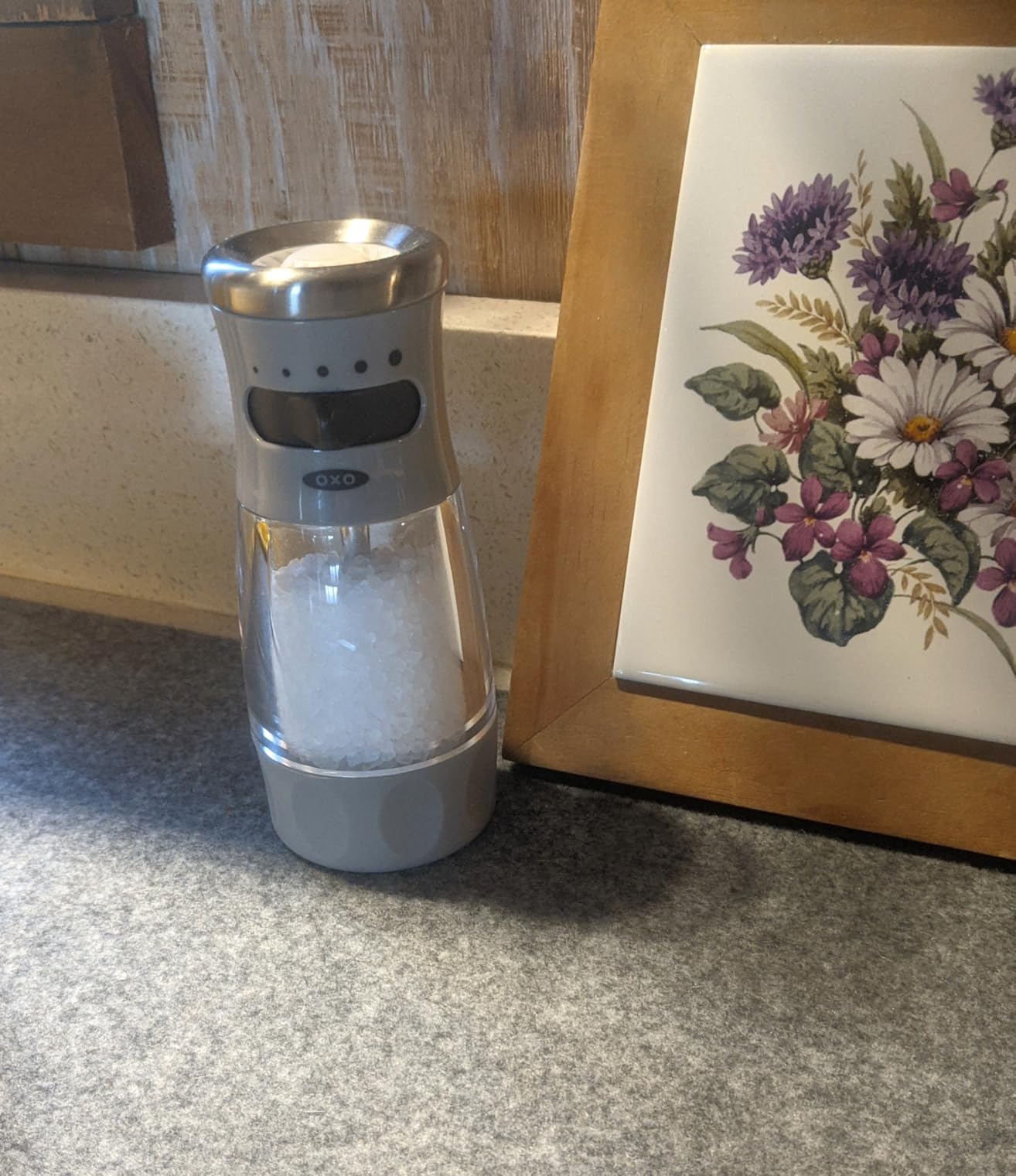 OXO Good Grips Contoured Mess-Free Pepper Grinder, Adjustable Ceramic Grinder with Five Settings, Black Pepper Mill for Home and Kitchen, Spice Tool and Kitchen Gadget - Customer Photo 2