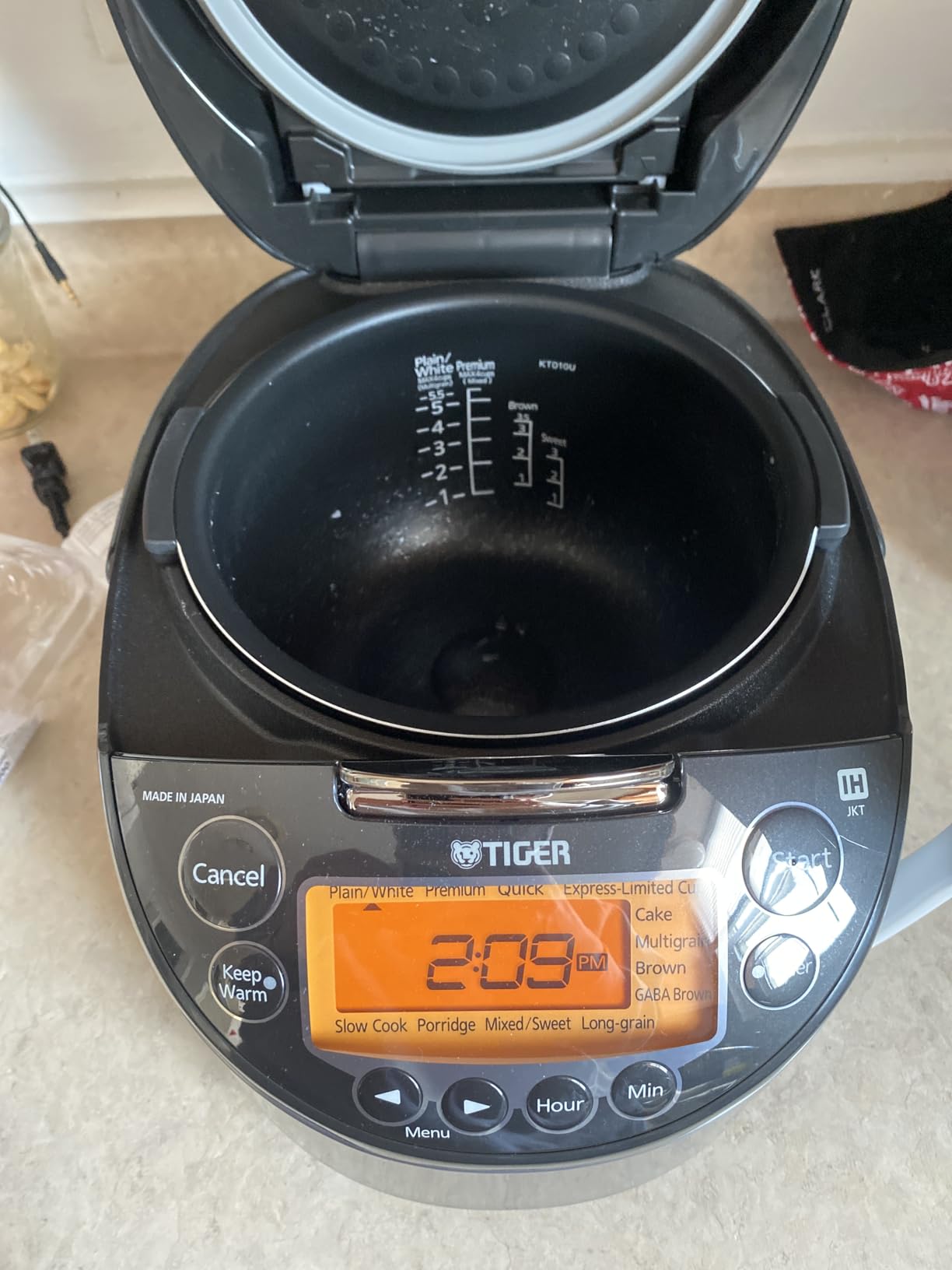 Tiger JKT-D Multi-Functional Induction Heating (IH) Electric Rice Cooker with 12 Cooking Settings (Silver Black) Customer Review Tiger JKT-D Multi-Functional Induction Heating (IH) Electric Rice Cooker with 12 Cooking Settings (Silver Black) - Customer Photo 1