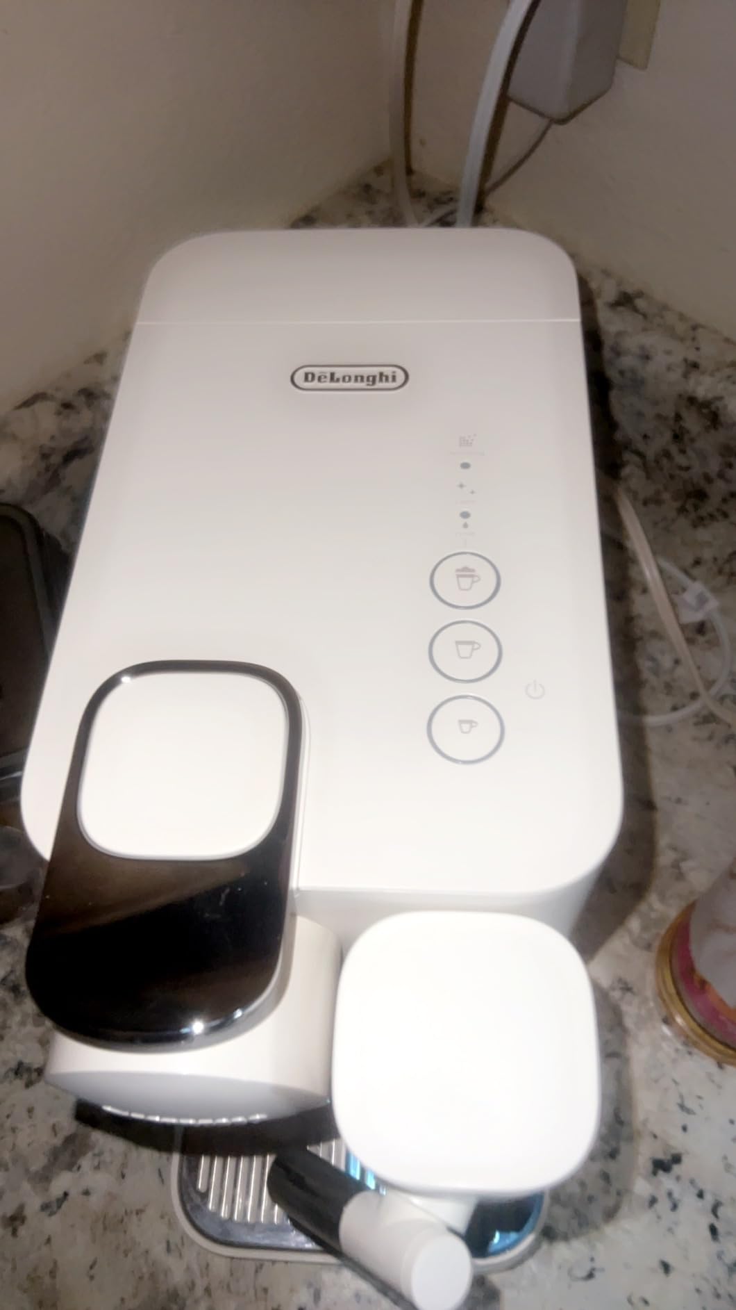 Nespresso Lattissima One Original Espresso Machine with Milk Frother by De'Longhi, Silky White Customer Review Nespresso Lattissima One Original Espresso Machine with Milk Frother by De'Longhi, Silky White - Customer Photo 1