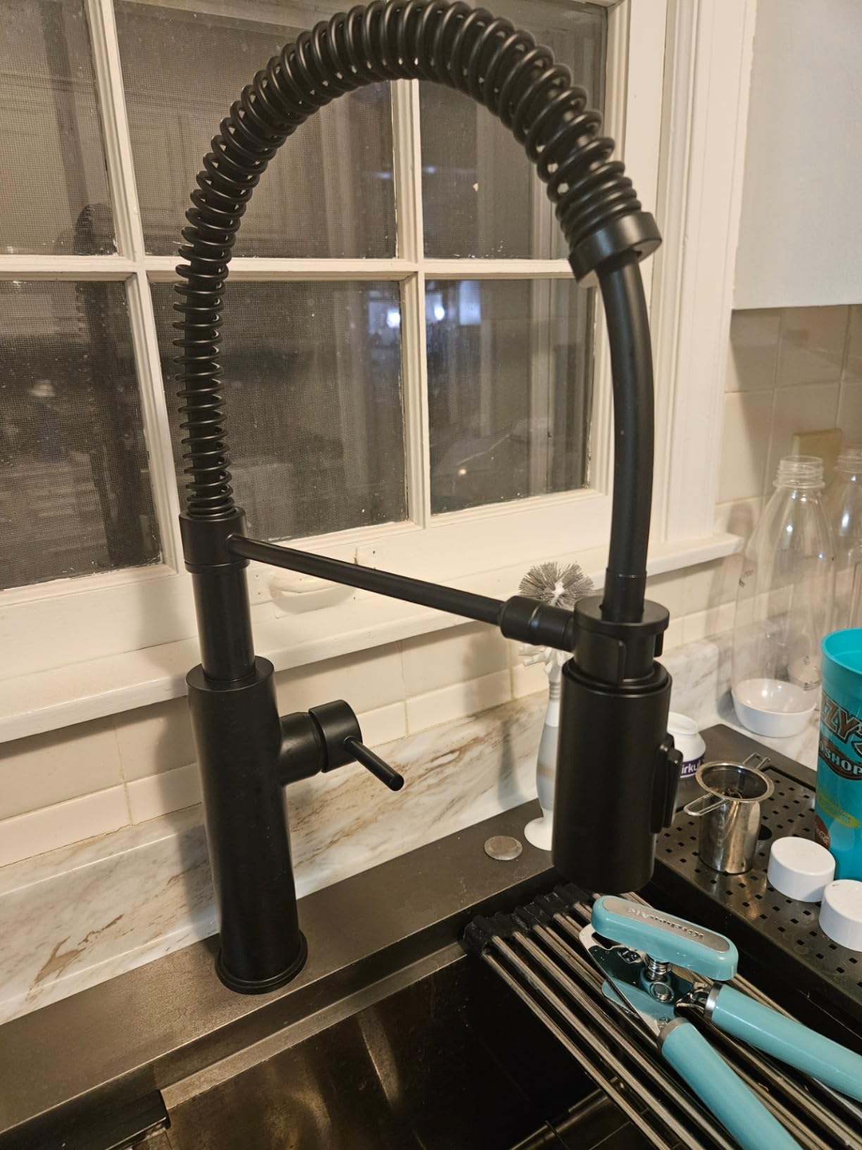 Delta Antoni Pro Style Commercial Kitchen Faucet with Pull Down Sprayer, Single Hole Matte Black Kitchen Sink Faucet, Single Handle, Matte Black 18803-BL-DST - Customer Photo 2